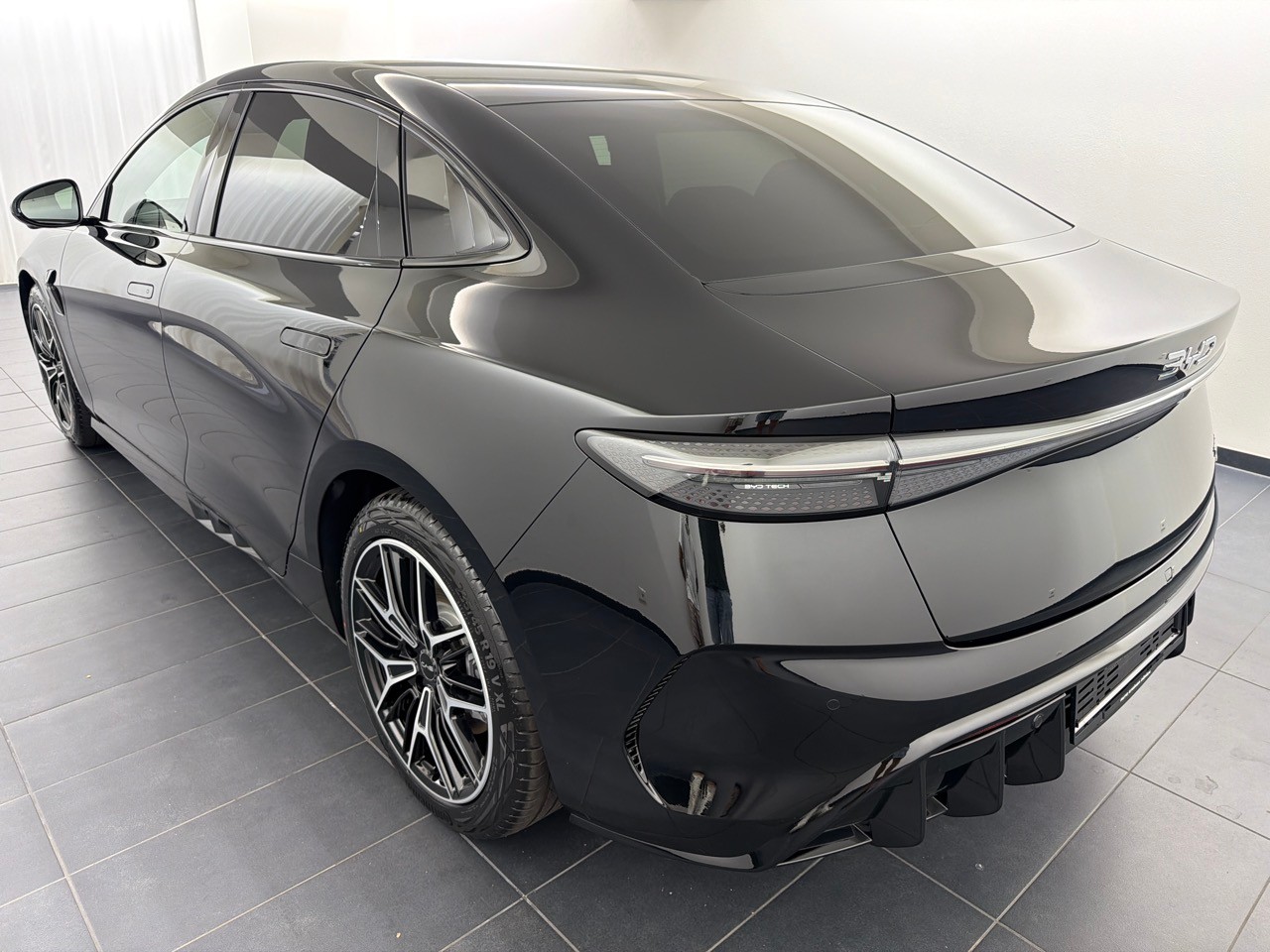 BYD Seal 82,5 kWh Excellence-showroom-element-1