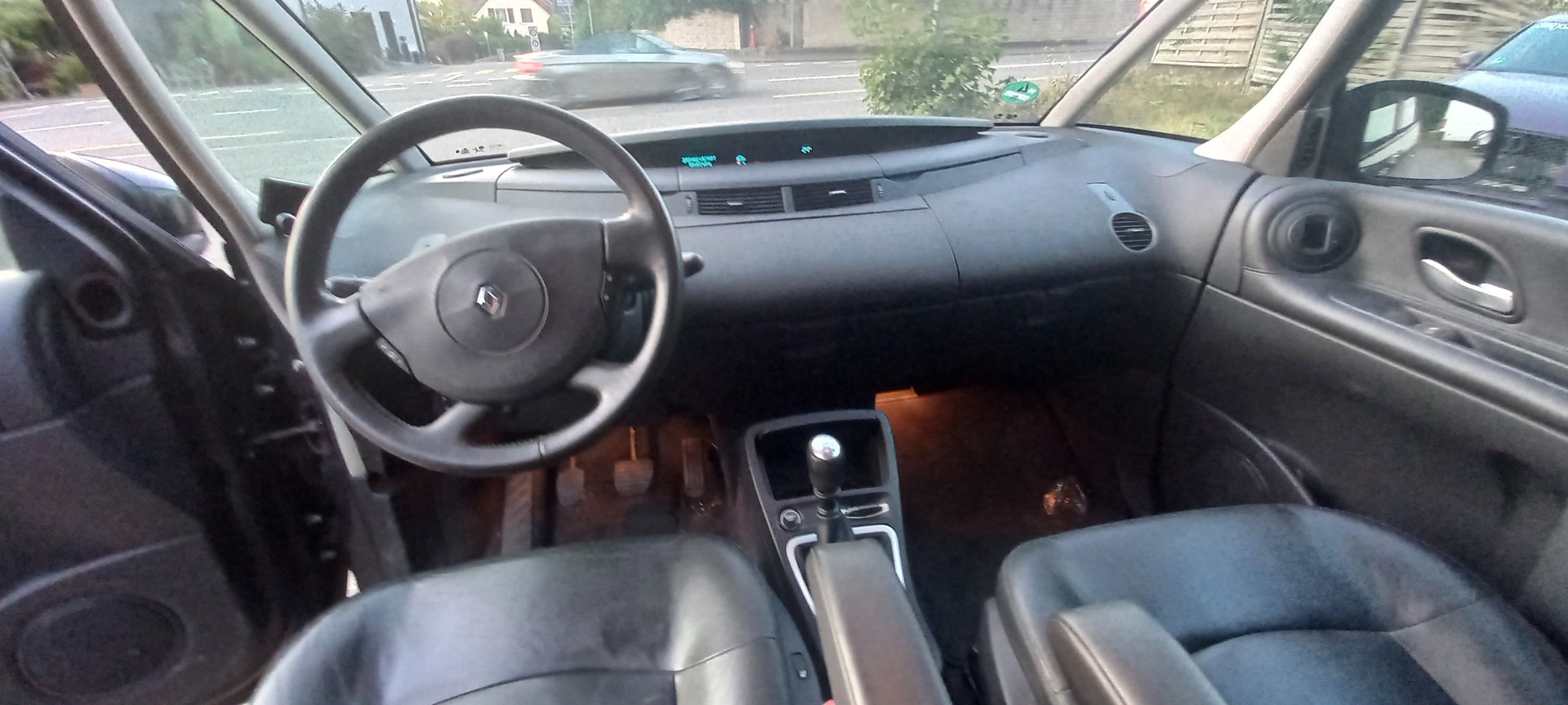 RENAULT Espace 2.0 dCi Swiss Edition-image-10