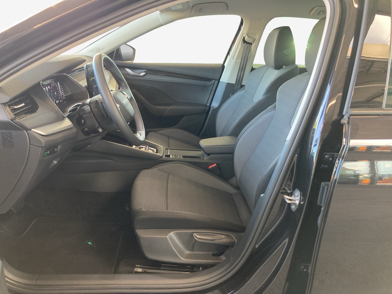 SKODA Octavia Combi 2.0 TDI DSG Selection-image-7