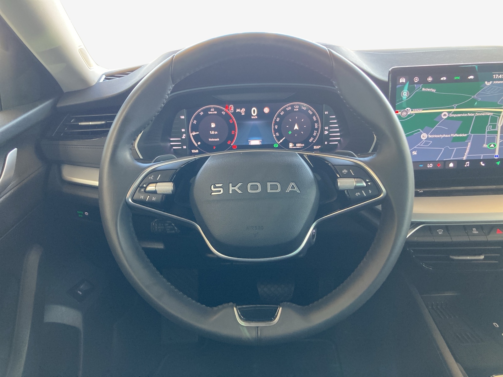 SKODA Octavia Combi 2.0 TDI DSG Selection-image-9