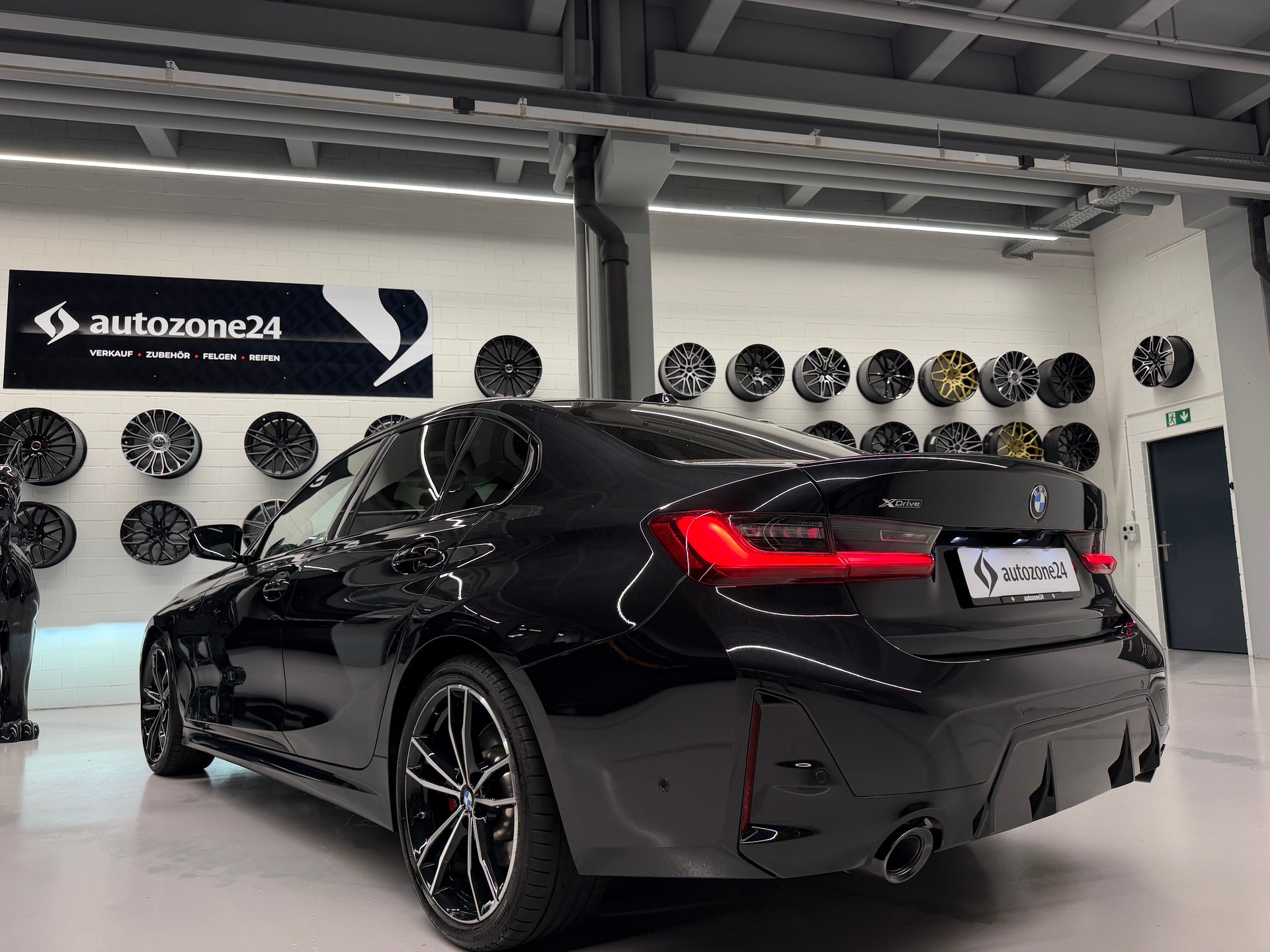 BMW 330d xDrive SAG M Sport *BMW Anschlussgarantie bis 03.07.28*BMW Service Inclusive bis 2.7.29-showroom-element-1