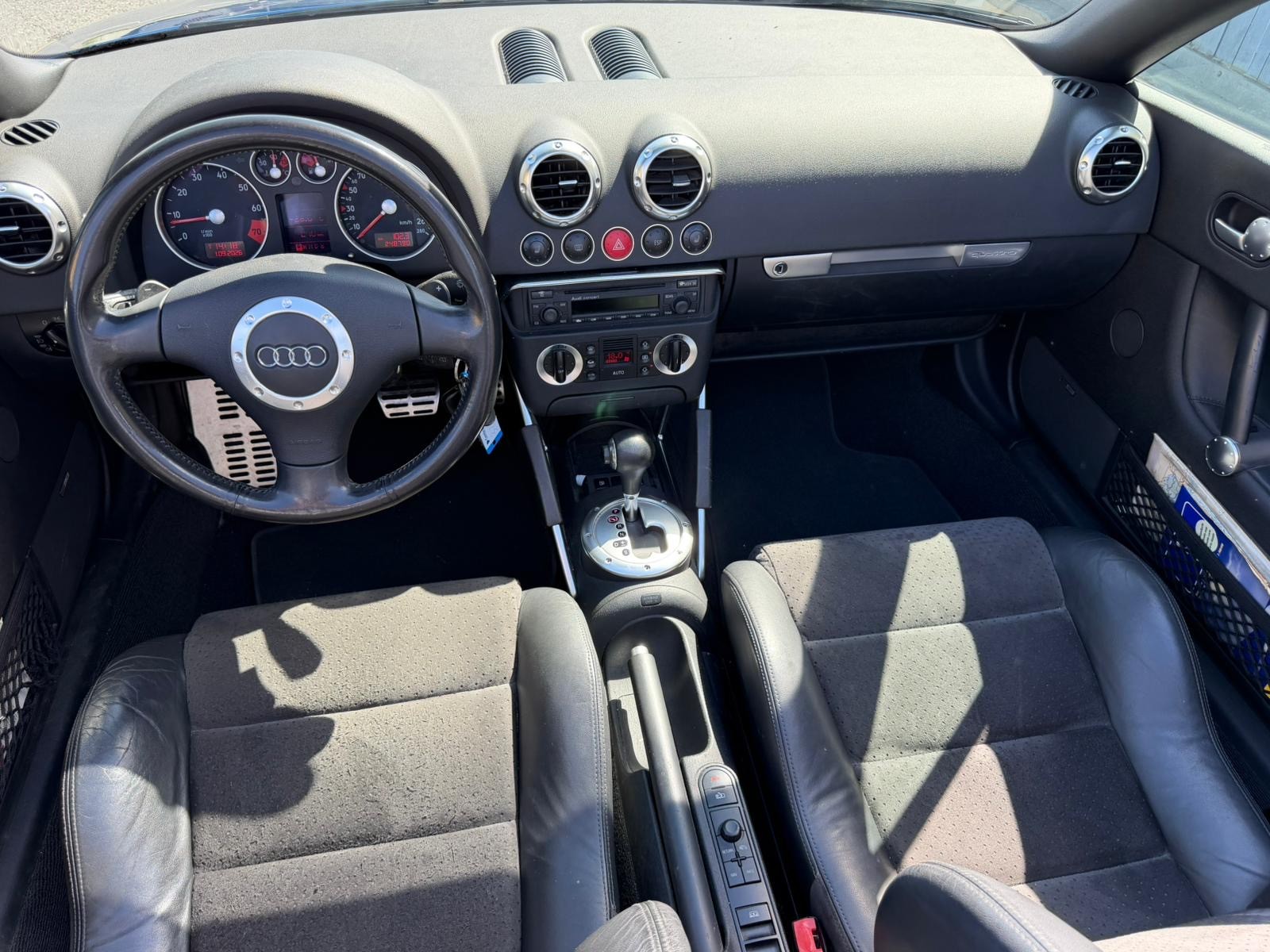 AUDI TT Roadster 3.2 quattro-image-13