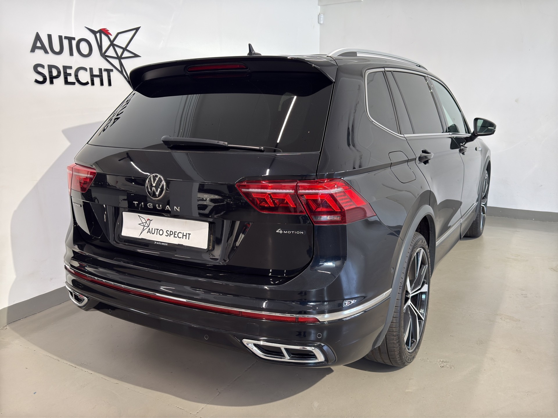 VW Tiguan Allspace 2.0TSI R-Line 4Motion DSG-image-4