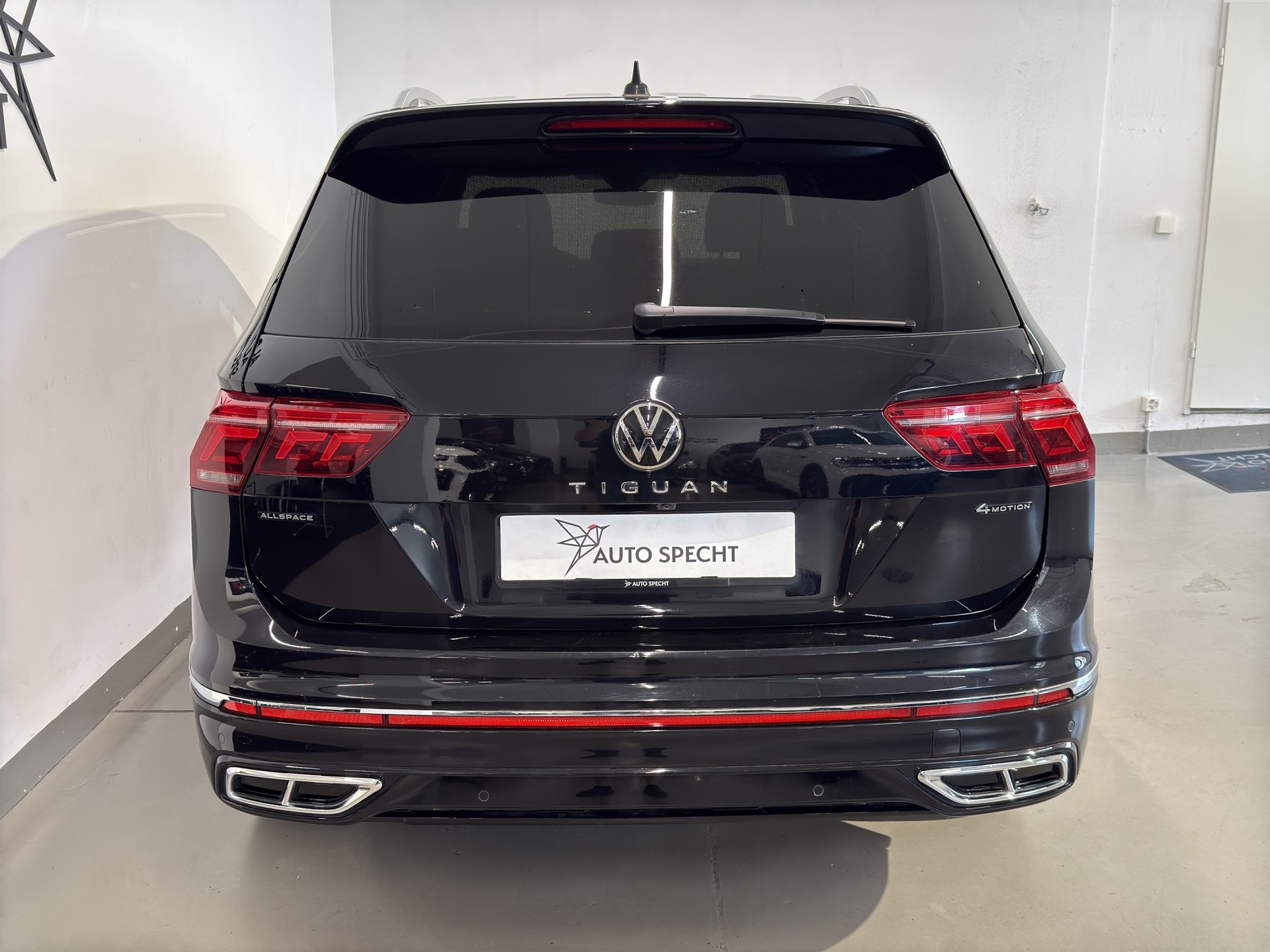 VW Tiguan Allspace 2.0TSI R-Line 4Motion DSG-image-5