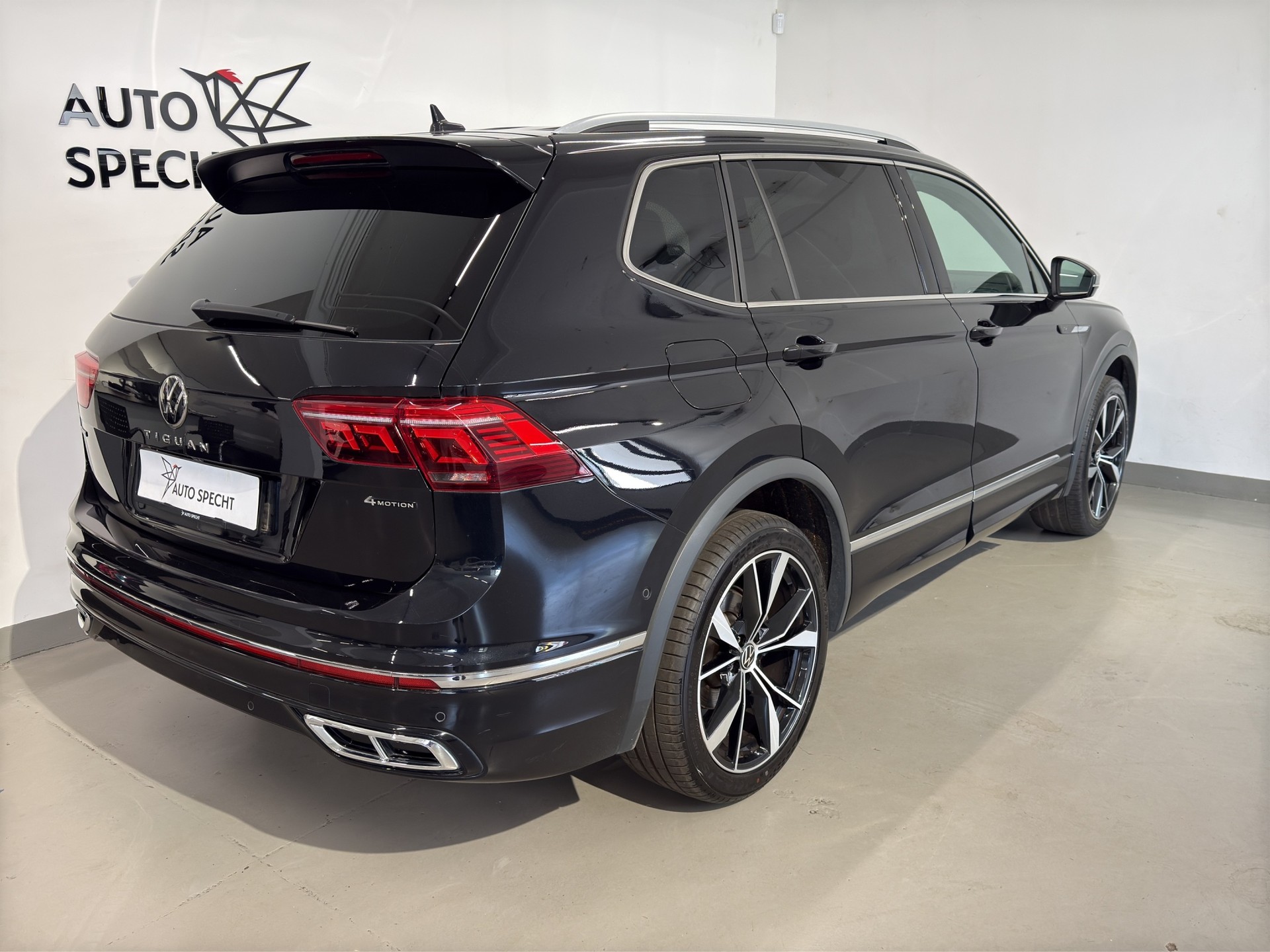 VW Tiguan Allspace 2.0TSI R-Line 4Motion DSG-showroom-element-3