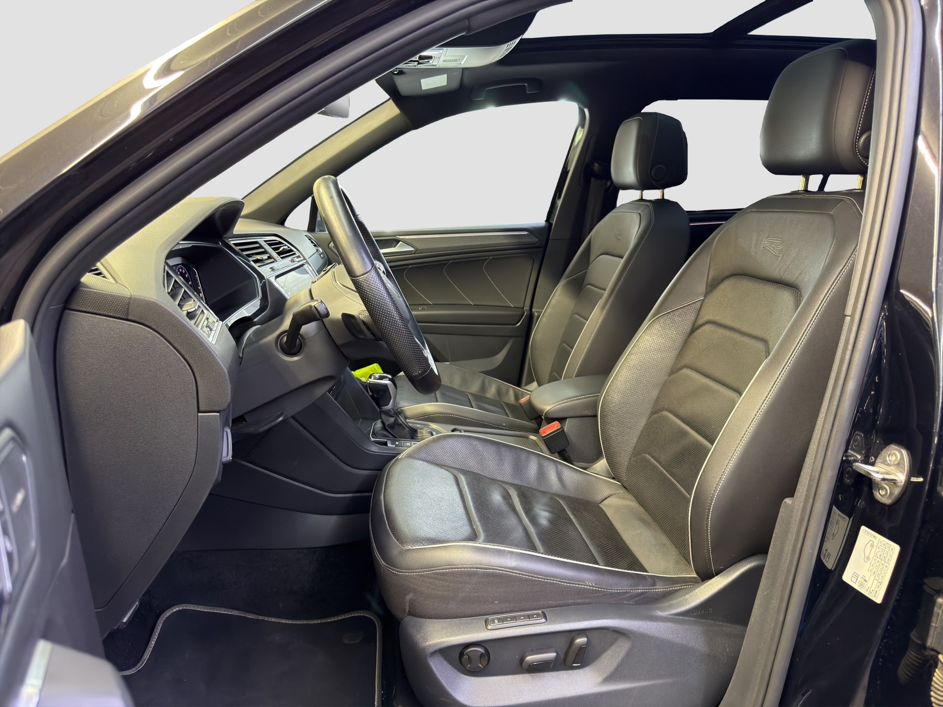 VW Tiguan Allspace 2.0TSI R-Line 4Motion DSG-image-11