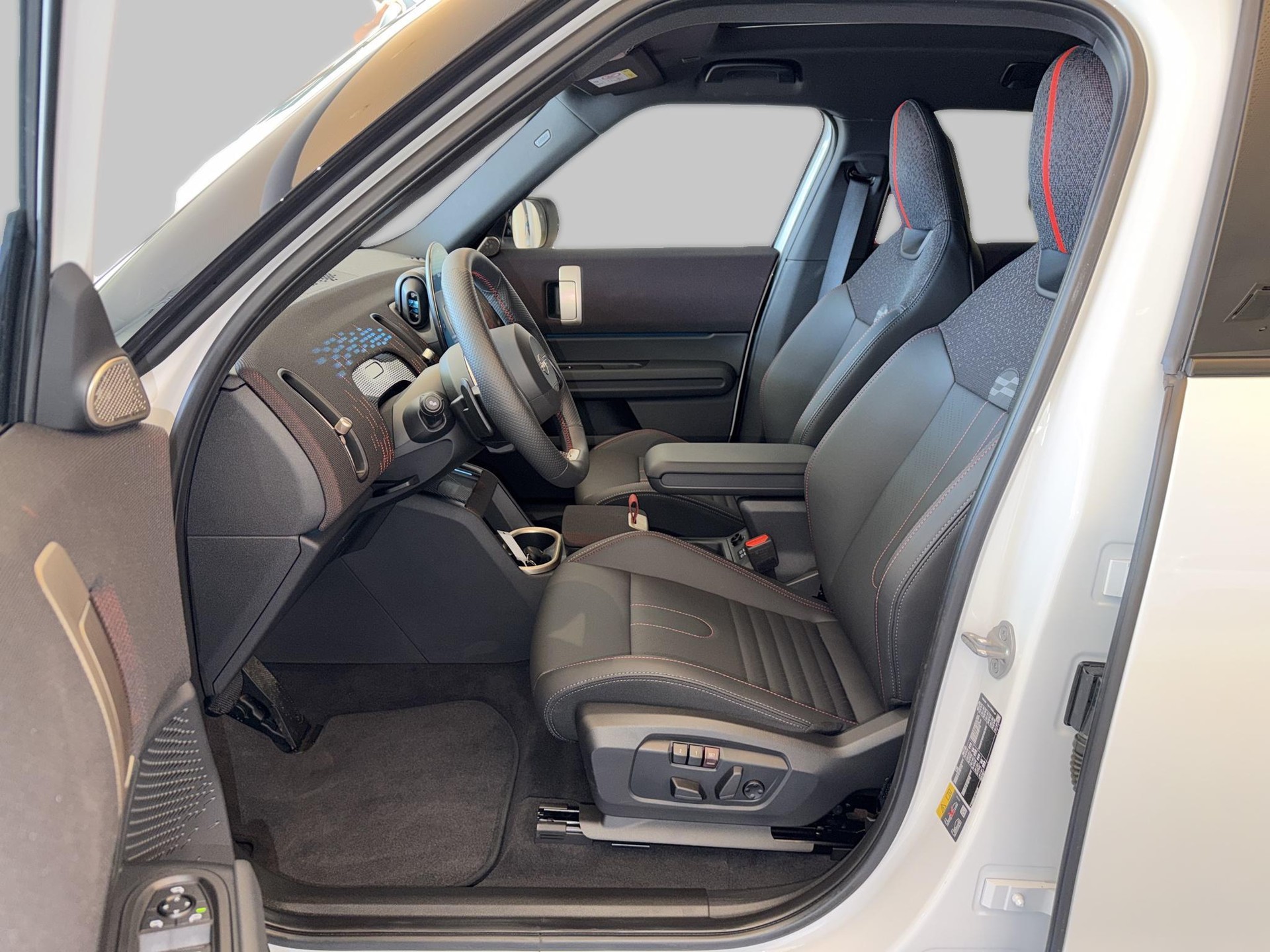 MINI Countryman SE ALL4-image-13