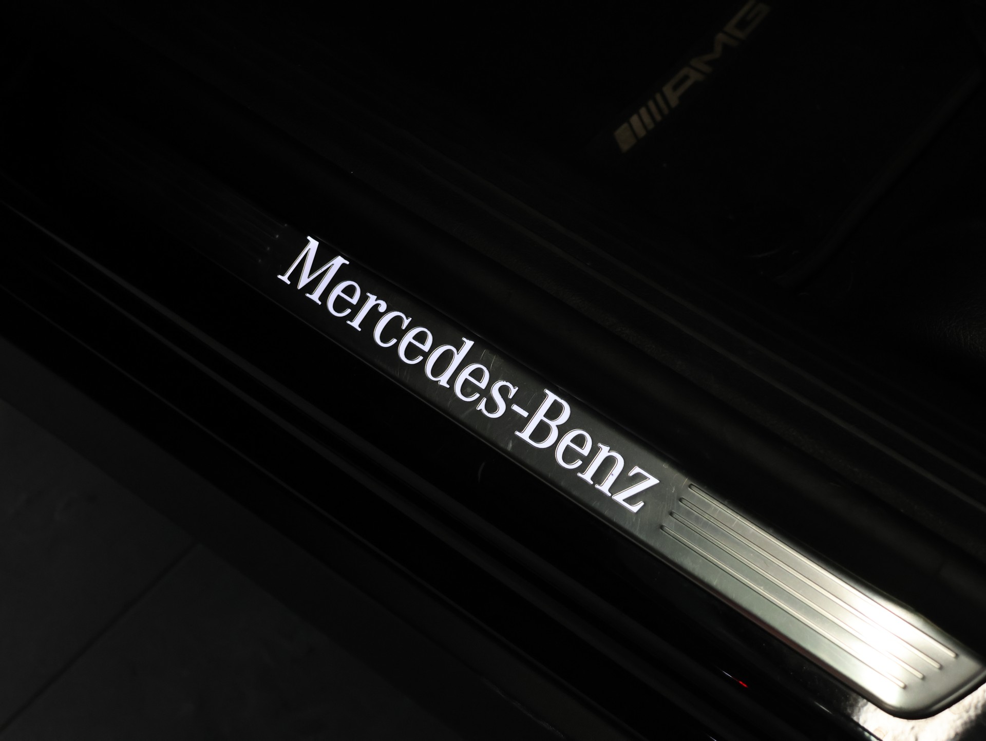 MERCEDES-BENZ GLB 200 d 4Matic AMG Line 8G-Tronic *WERKSGARANTIE 06.2027*-image-11