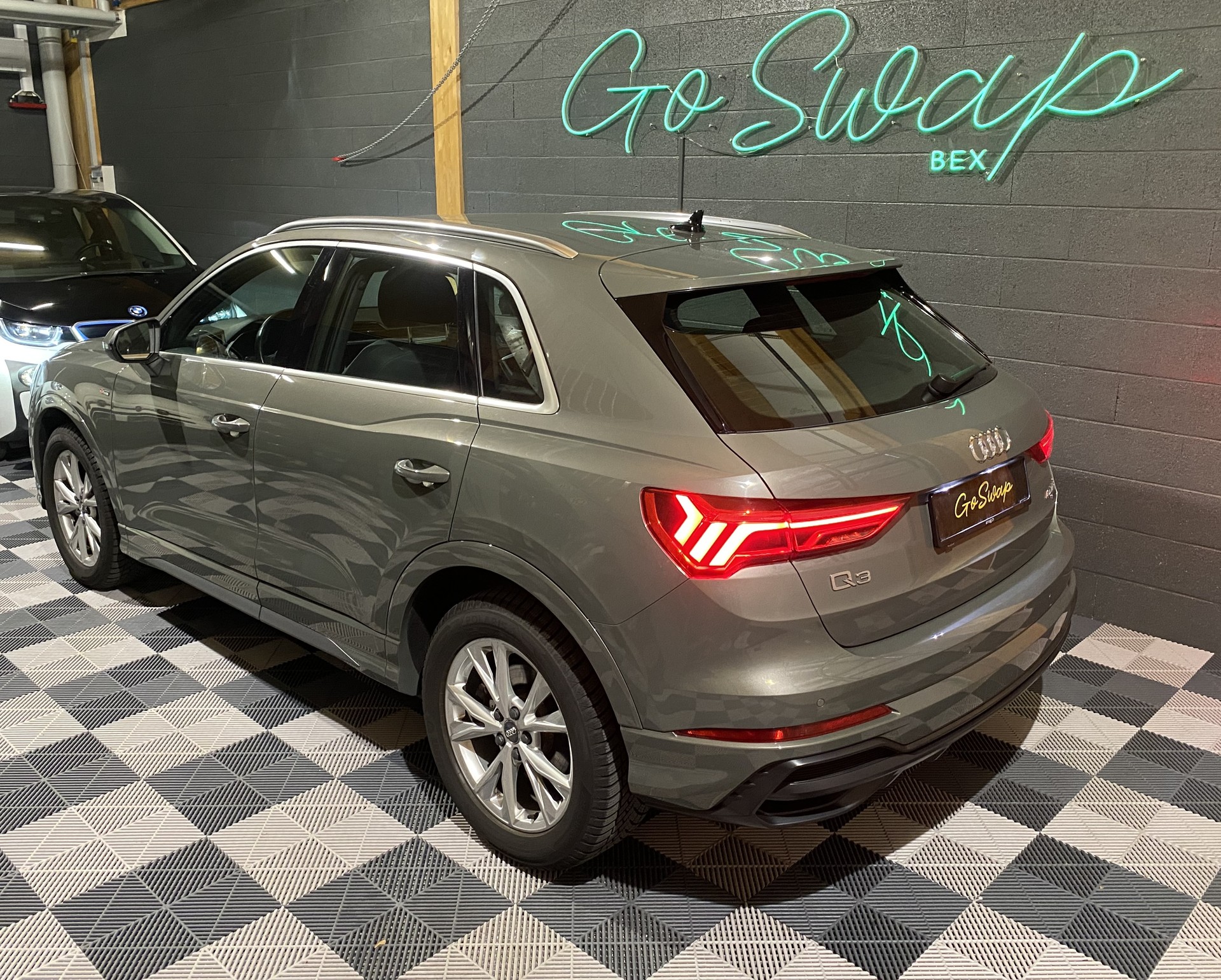 AUDI Q3 40 TFSI S line quattro S-tronic-image-7