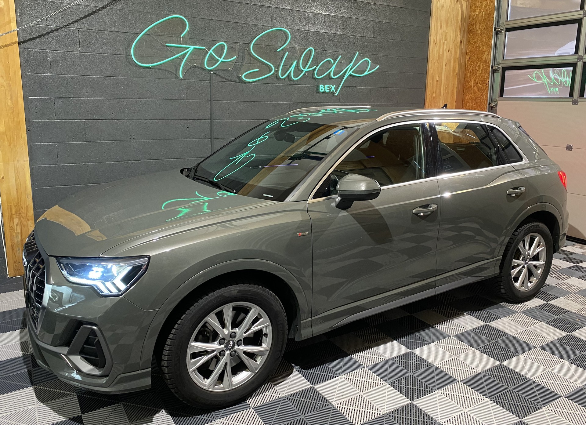 AUDI Q3 40 TFSI S line quattro S-tronic-image-6