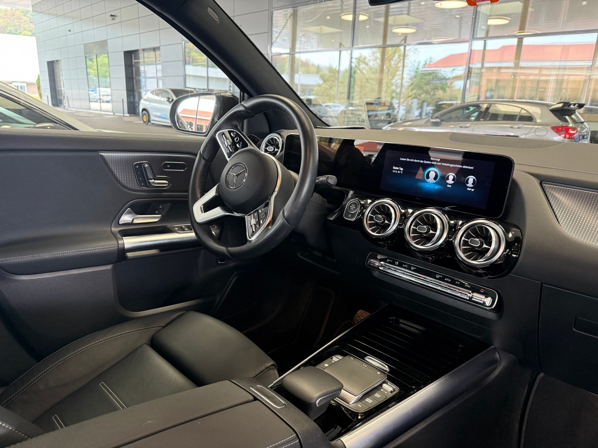 MERCEDES-BENZ GLA 200 Style 4matic-image-1