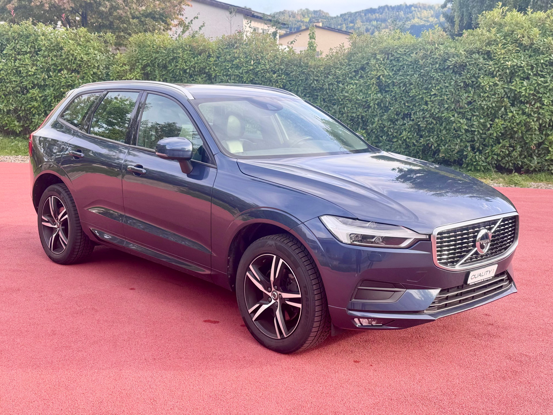 VOLVO XC60 D4 Momentum Geartronic-showroom-element-2