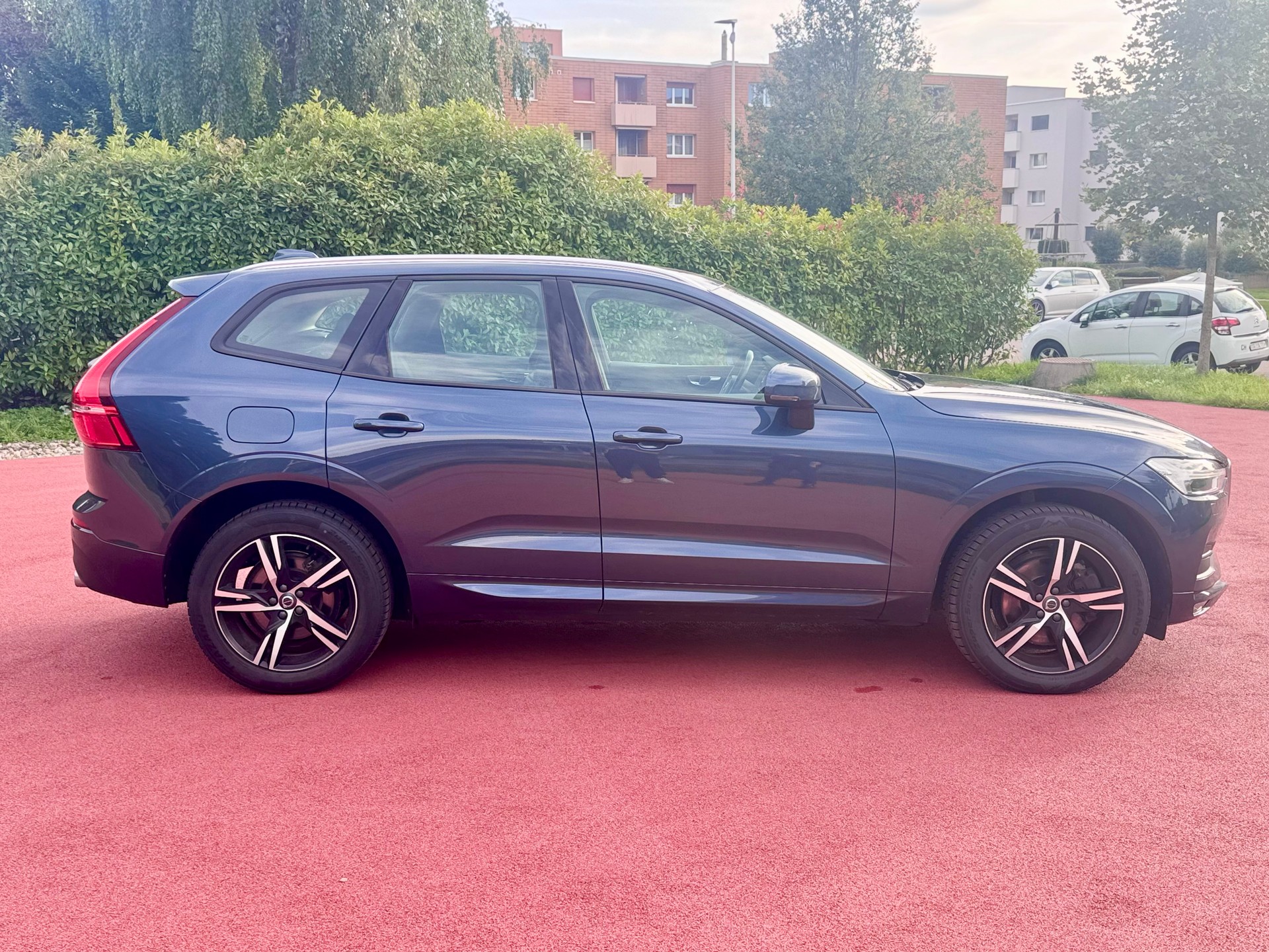 VOLVO XC60 D4 Momentum Geartronic-showroom-element-3