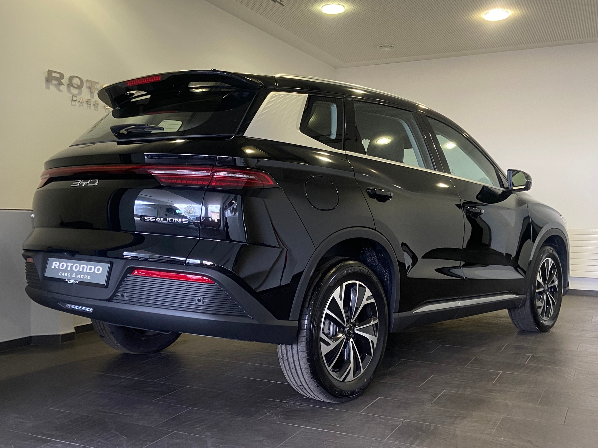 BYD Sealion 5 DM-i Design-showroom-element-1