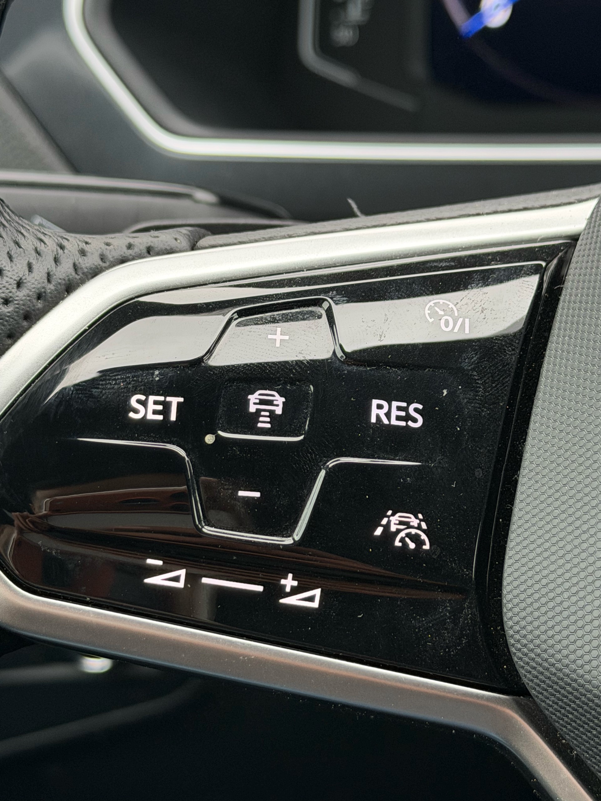 VW Tiguan 2.0TSI R-Line 4Motion DSG-image-15