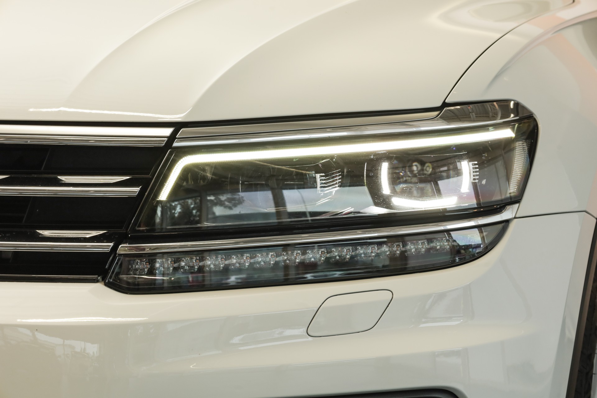 VW Tiguan 2.0 TDI SCR Highline 4Motion DSG 240 ch • Attelage orientable • Toit panoramique-image-6