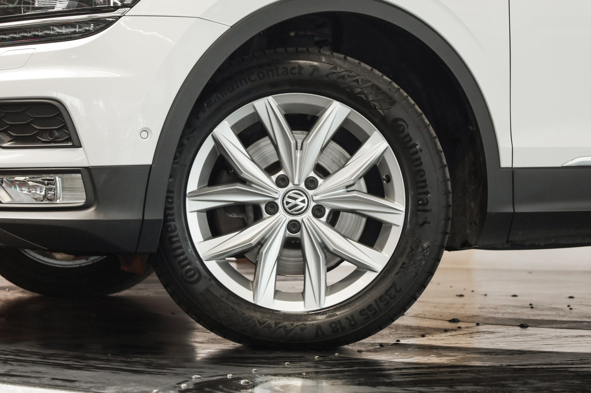 VW Tiguan 2.0 TDI SCR Highline 4Motion DSG 240 ch • Attelage orientable • Toit panoramique-image-9