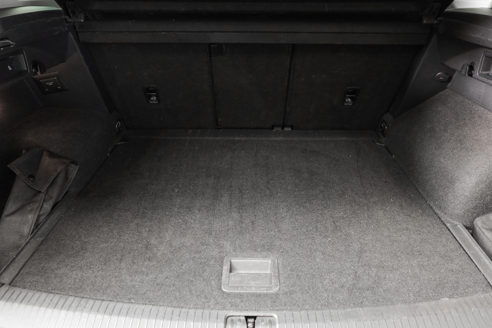 VW Tiguan 2.0 TDI SCR Highline 4Motion DSG 240 ch • Attelage orientable • Toit panoramique-image-30