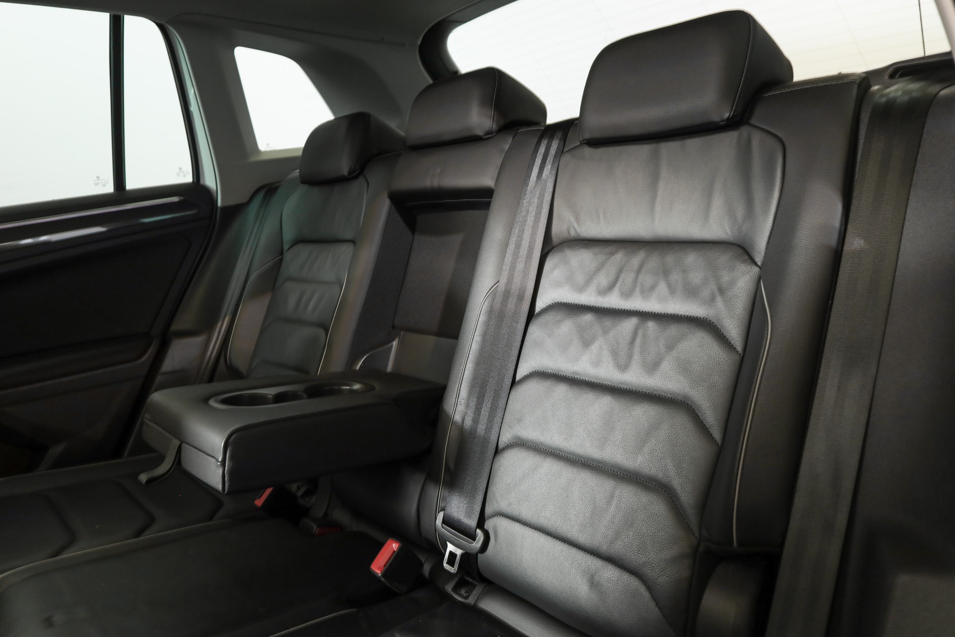 VW Tiguan 2.0 TDI SCR Highline 4Motion DSG 240 ch • Attelage orientable • Toit panoramique-image-15