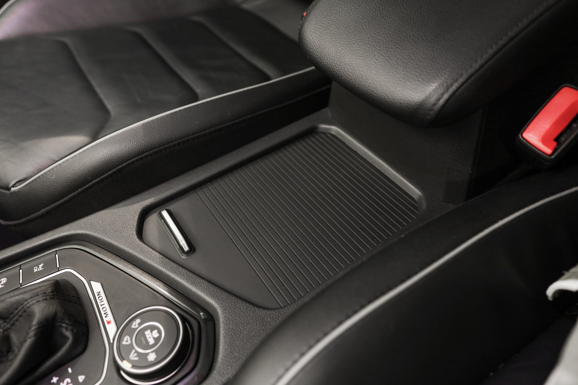 VW Tiguan 2.0 TDI SCR Highline 4Motion DSG 240 ch • Attelage orientable • Toit panoramique-image-23