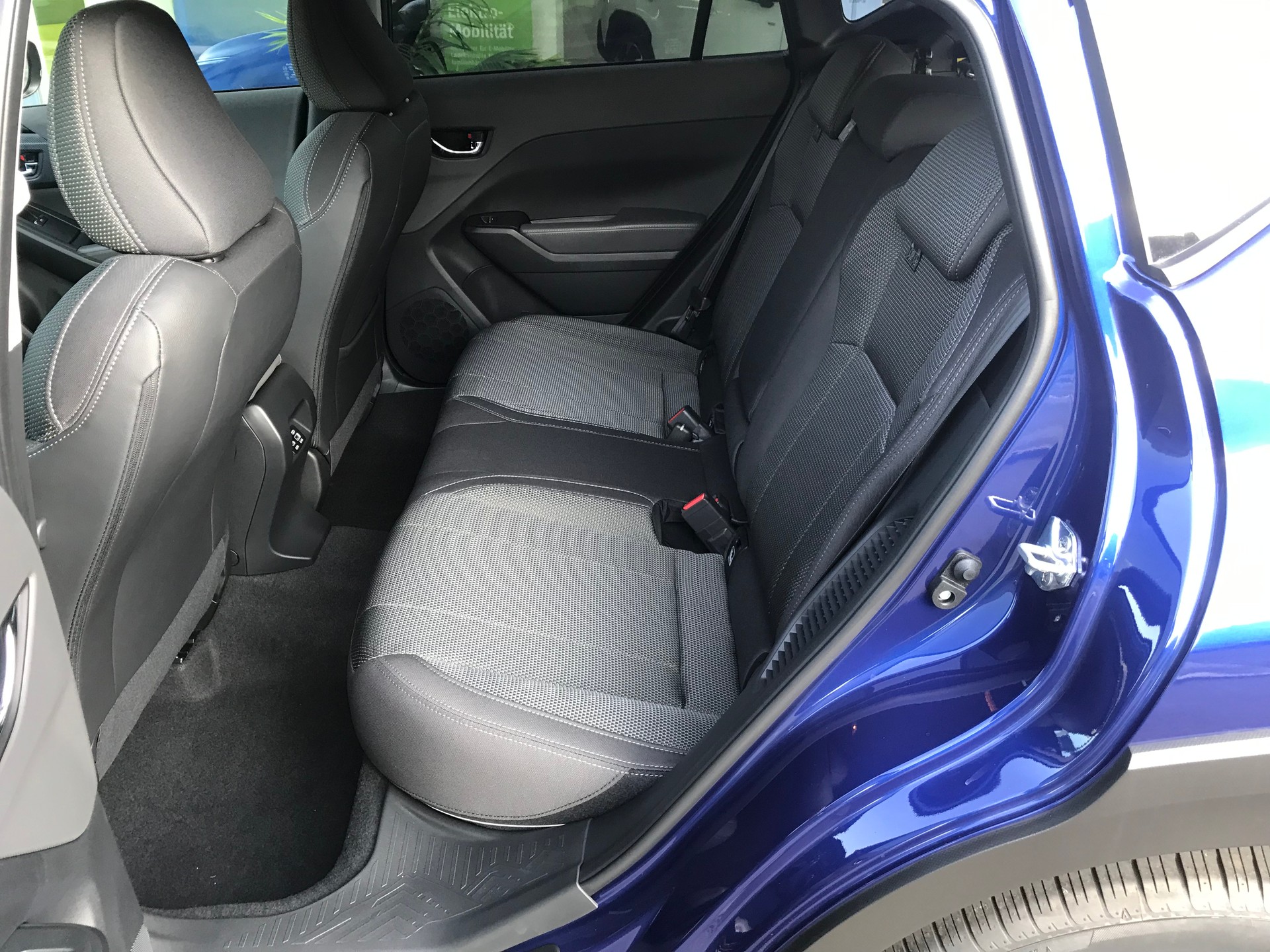 SUBARU Crosstrek 2.0 e-Boxer Swiss Plus AWD Lineartronic-image-9