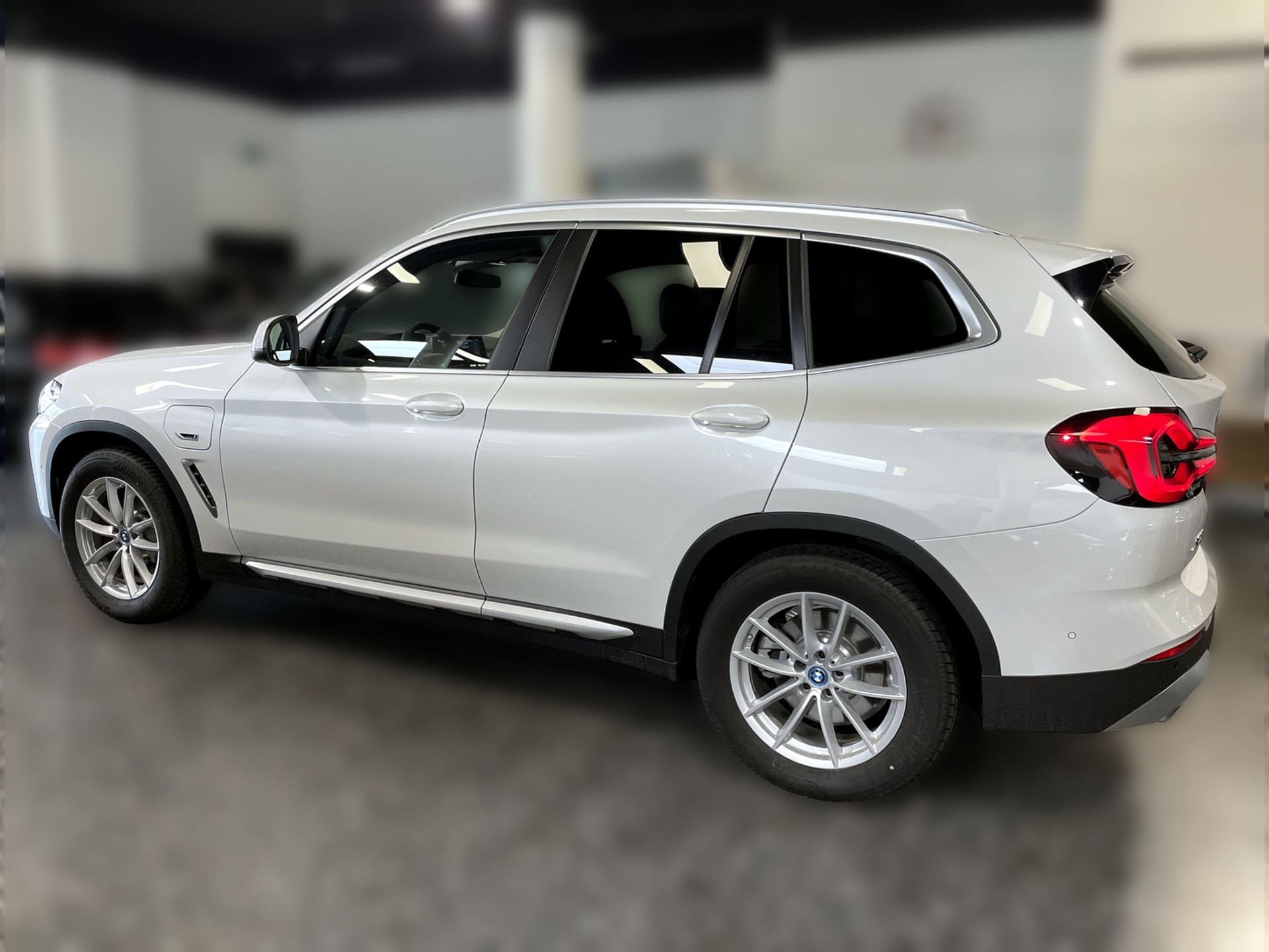 BMW X3 xDrive 30e-showroom-element-1