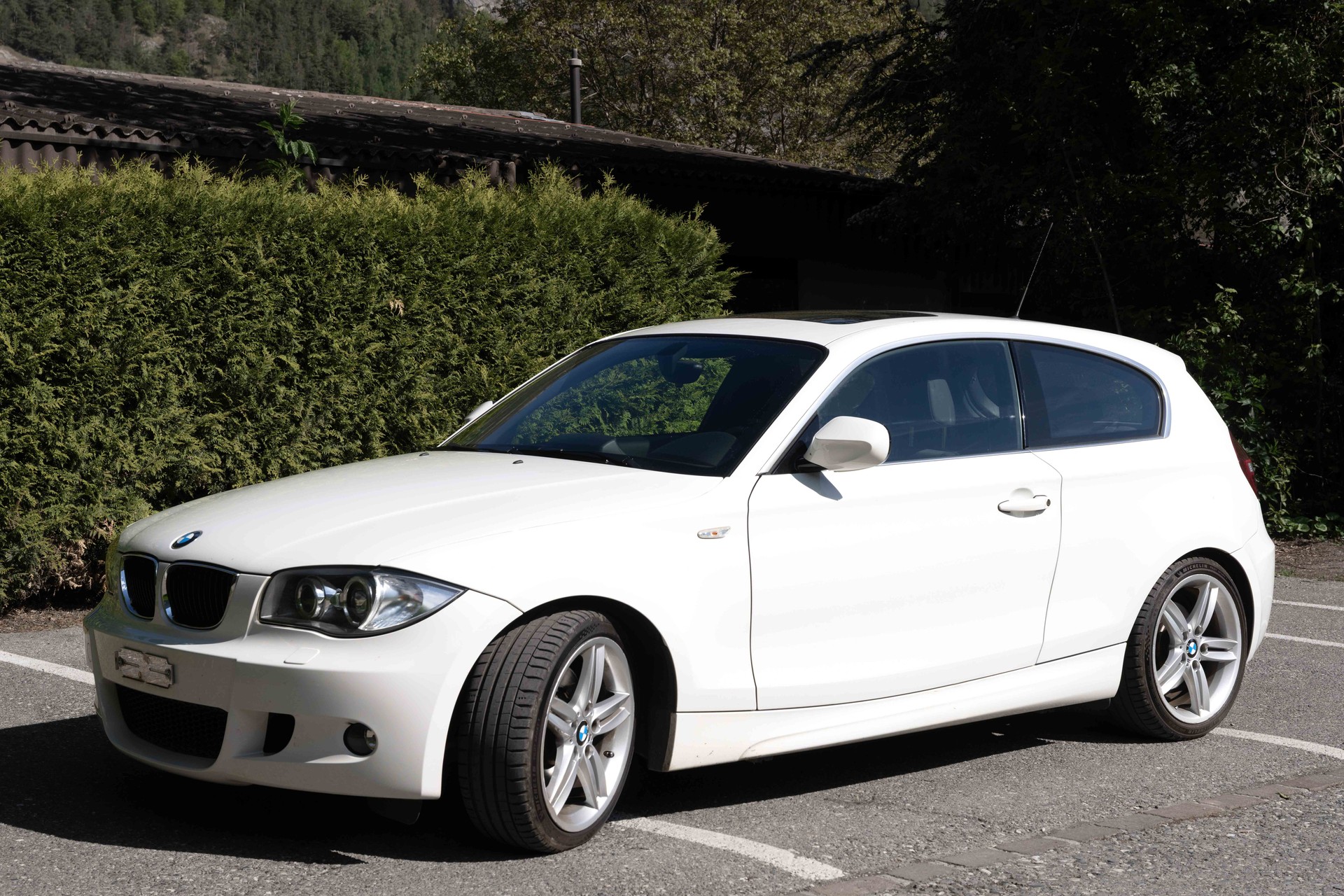 BMW 123d-image-1