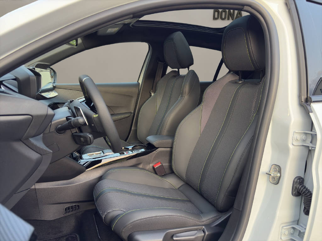 PEUGEOT 208 1.2 Hybrid 145 GT-image-8