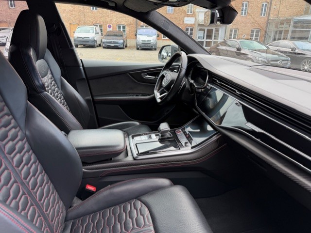 AUDI RSQ8 quattro tiptronic-image-12