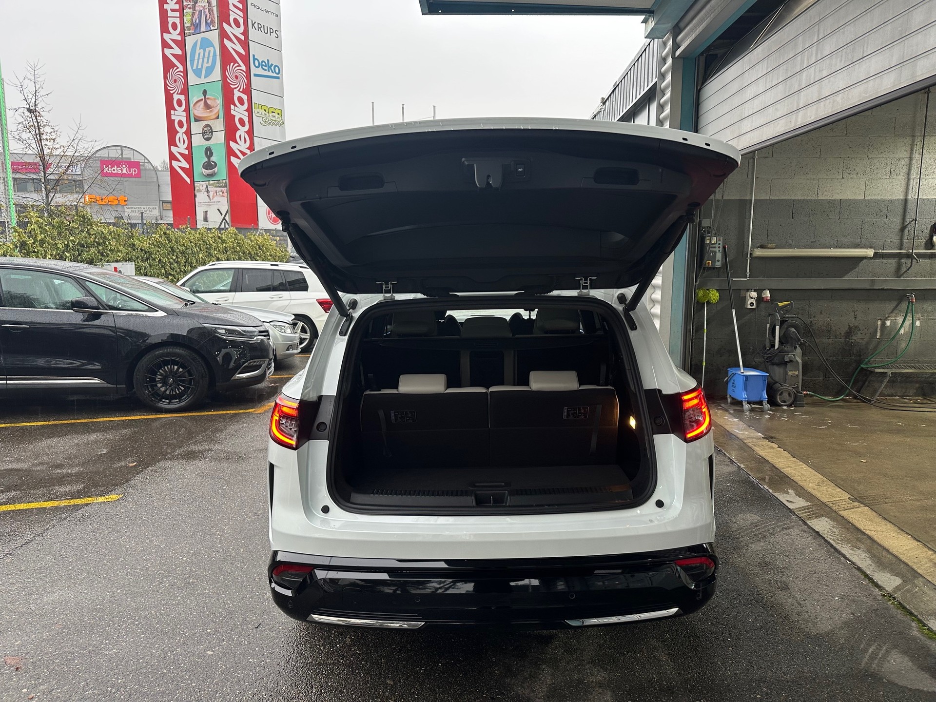 RENAULT Espace 1.2 E-Tech 200 Iconic-image-6