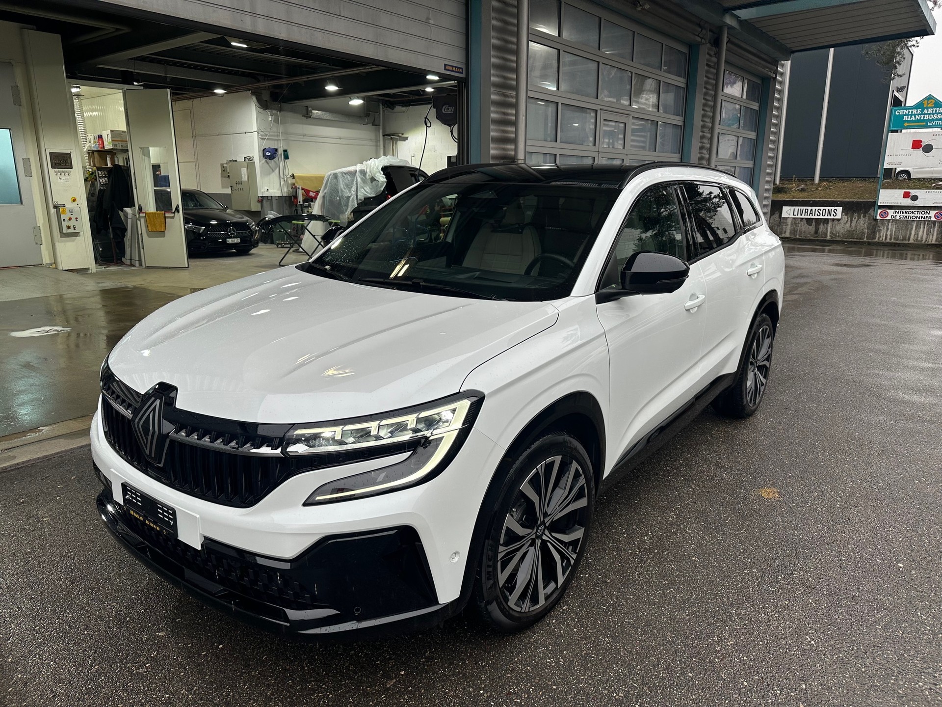RENAULT Espace 1.2 E-Tech 200 Iconic-image-1