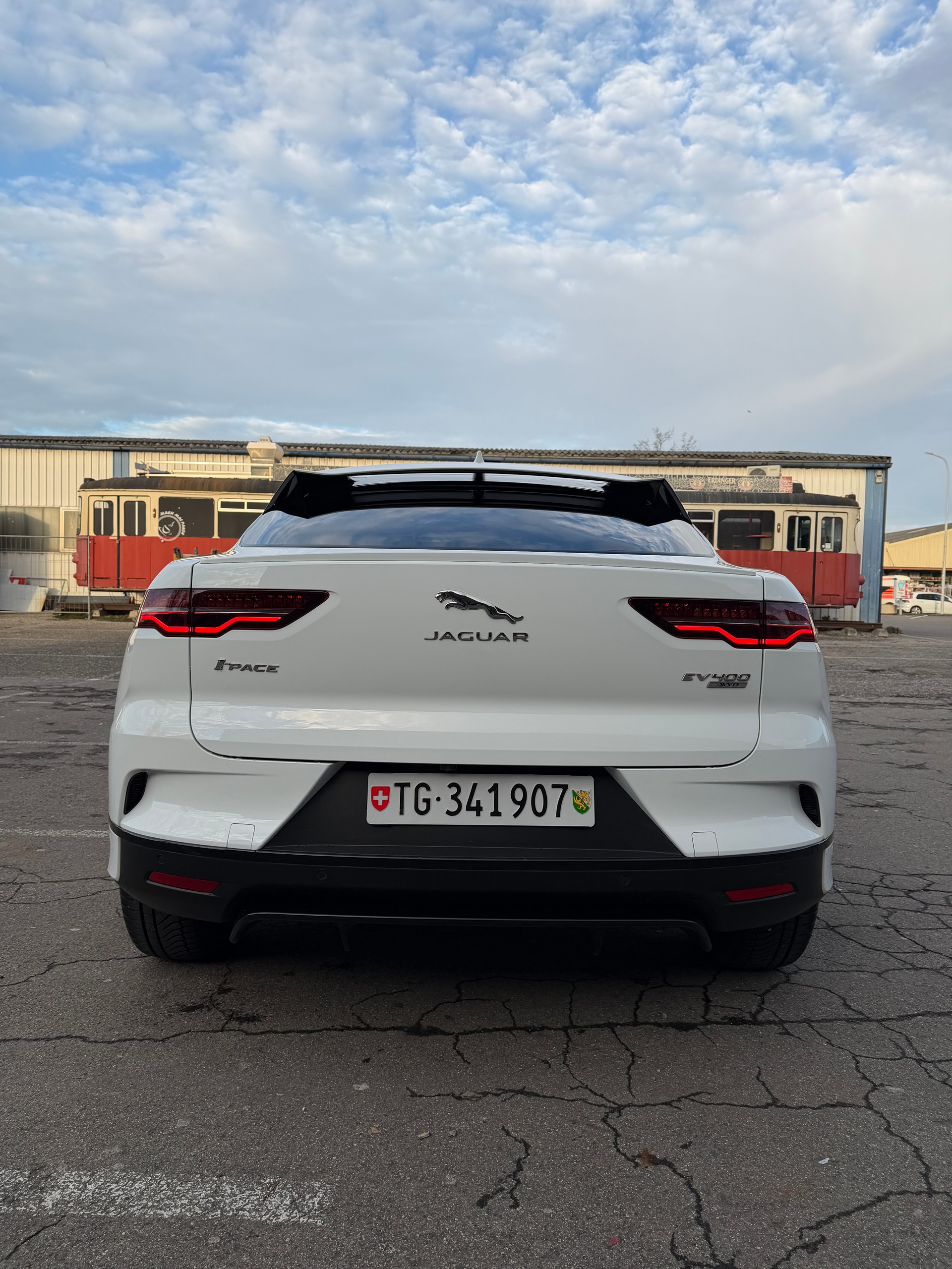 JAGUAR I-PACE EV400 S AWD - Top Angebot!-image-4
