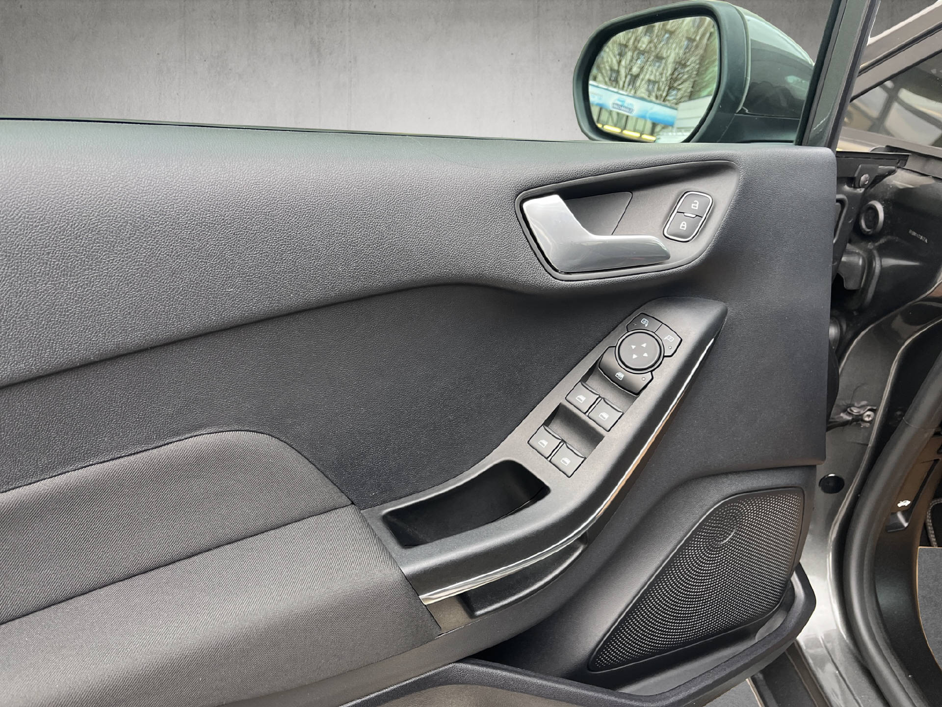 FORD Fiesta 1.0 EcoB Hybrid Titanium-image-12