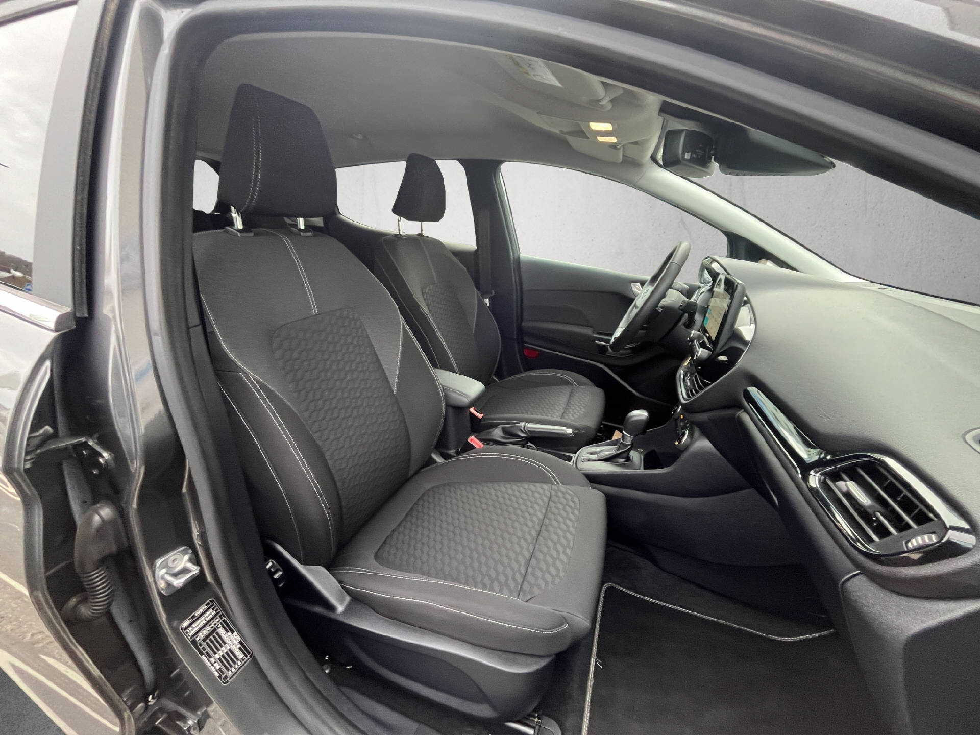 FORD Fiesta 1.0 EcoB Hybrid Titanium-image-18