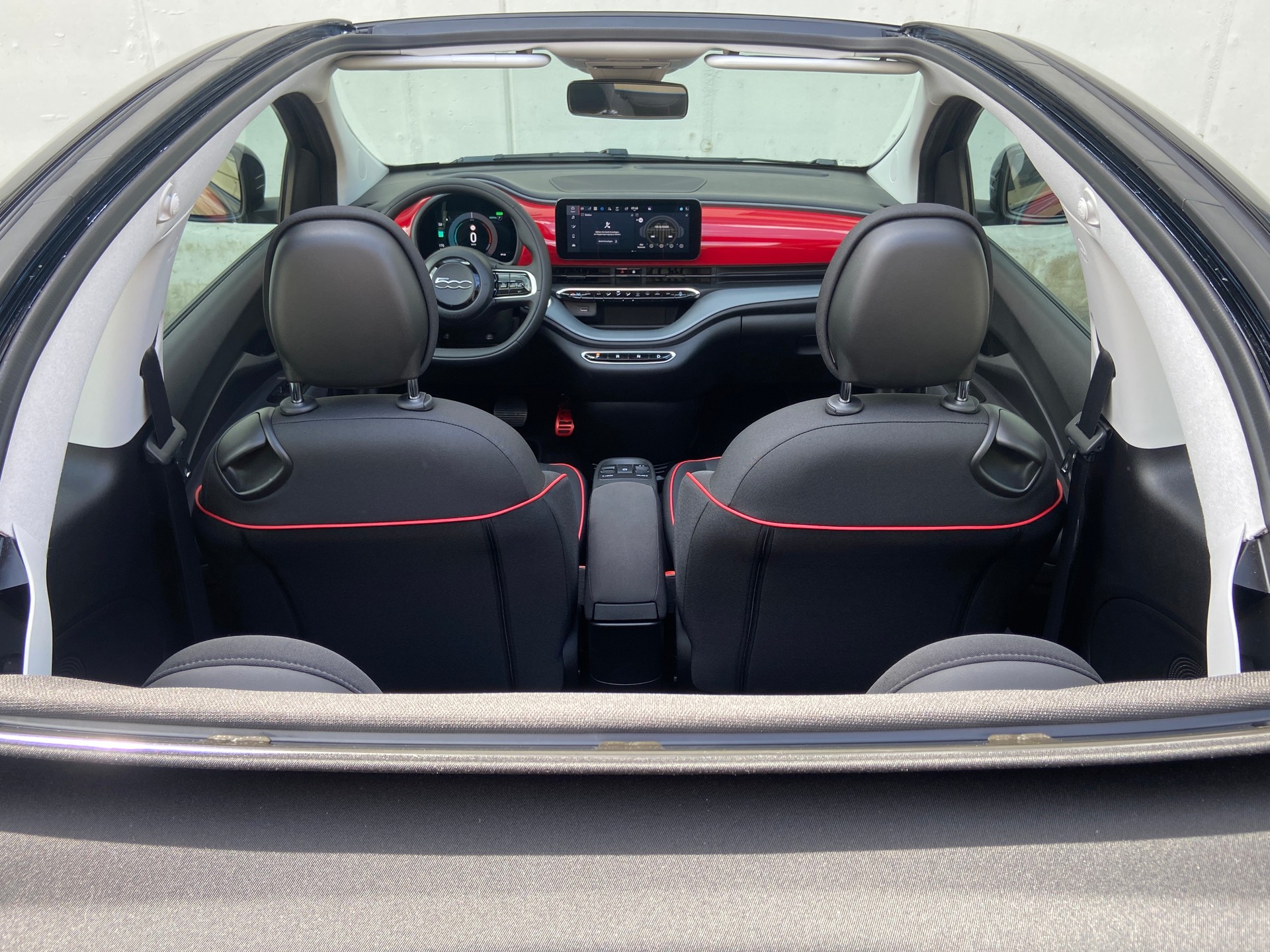FIAT 500 C electric 87 kW Red-showroom-element-3
