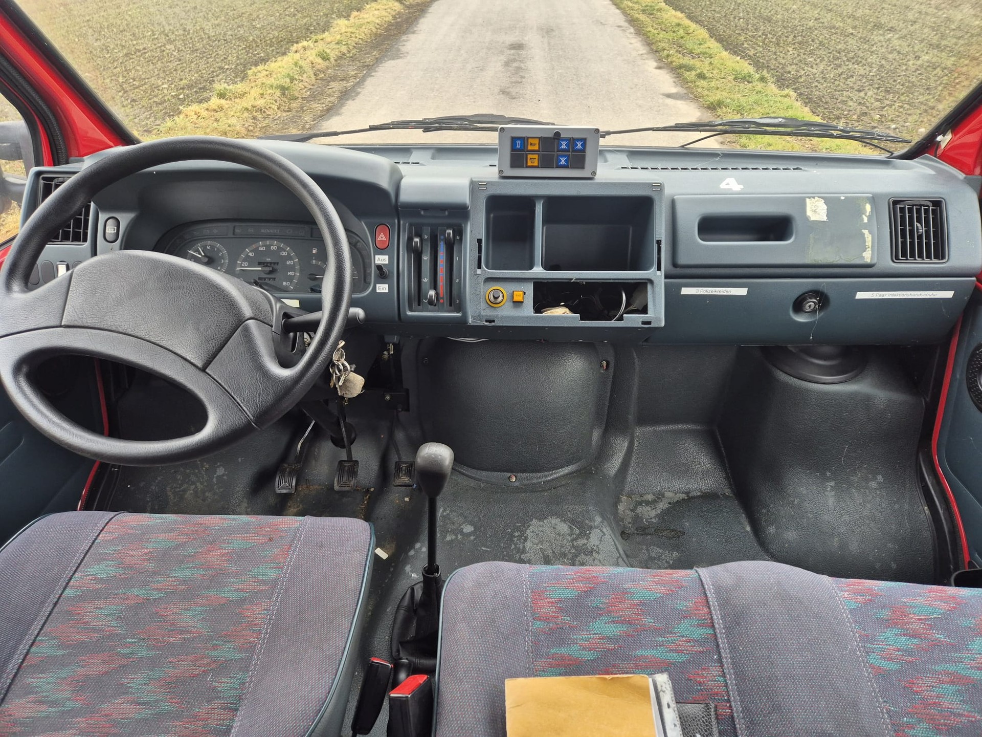 RENAULT TRAFIC-image-7