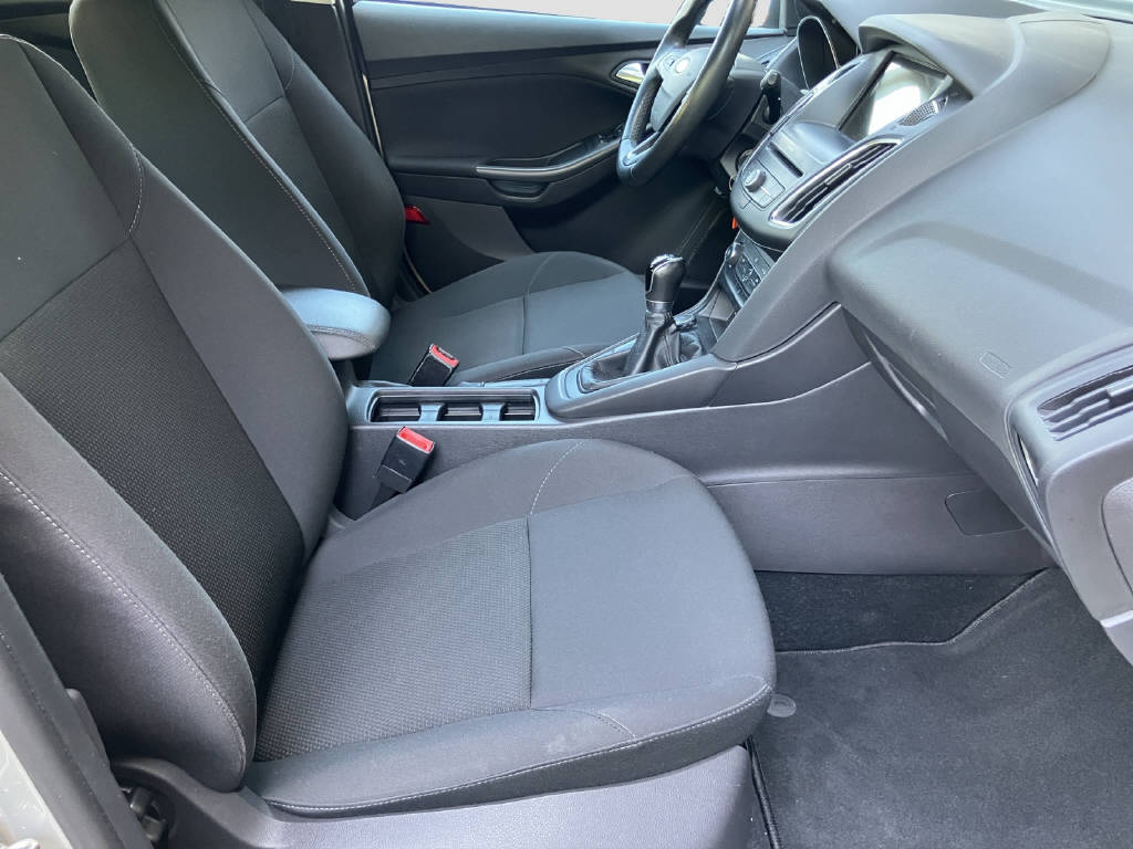 FORD Focus Station Wagon 1.0i EcoB 100 Trend-image-13