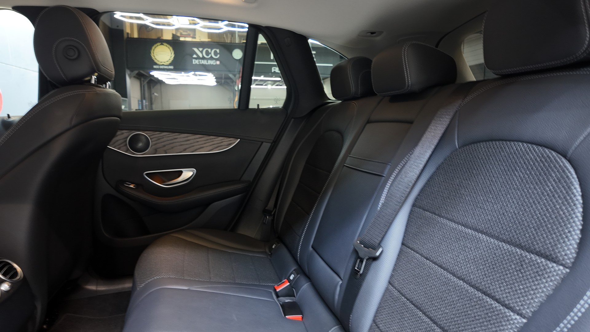 MERCEDES-BENZ GLC 250 d 4Matic 9G-Tronic-image-10