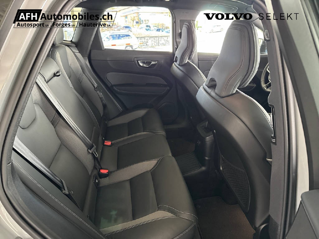 VOLVO XC60 2.0 T6 TE Plus Dark eAWD-image-12