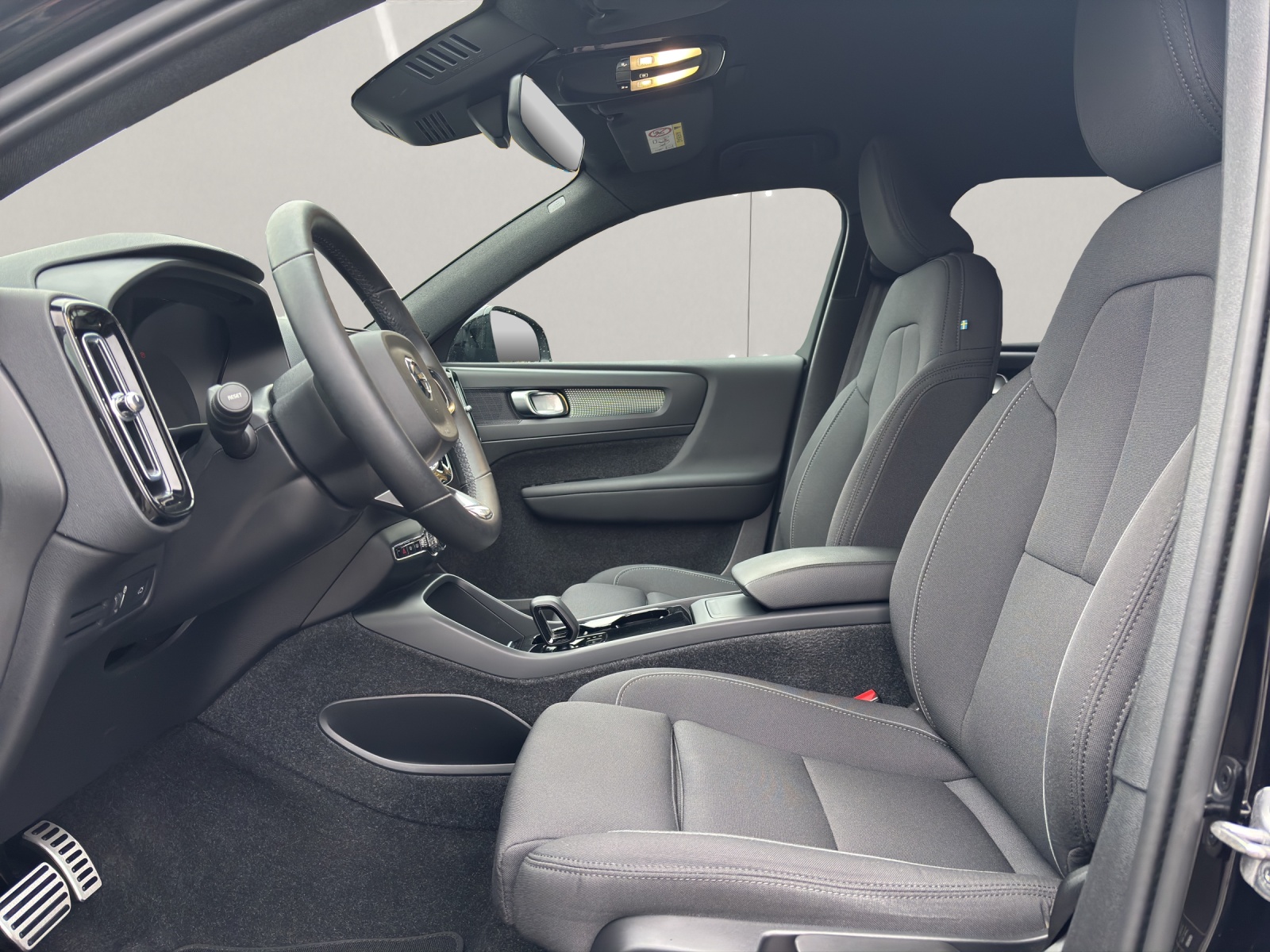 VOLVO XC40 P8 Twin Plus AWD-image-8