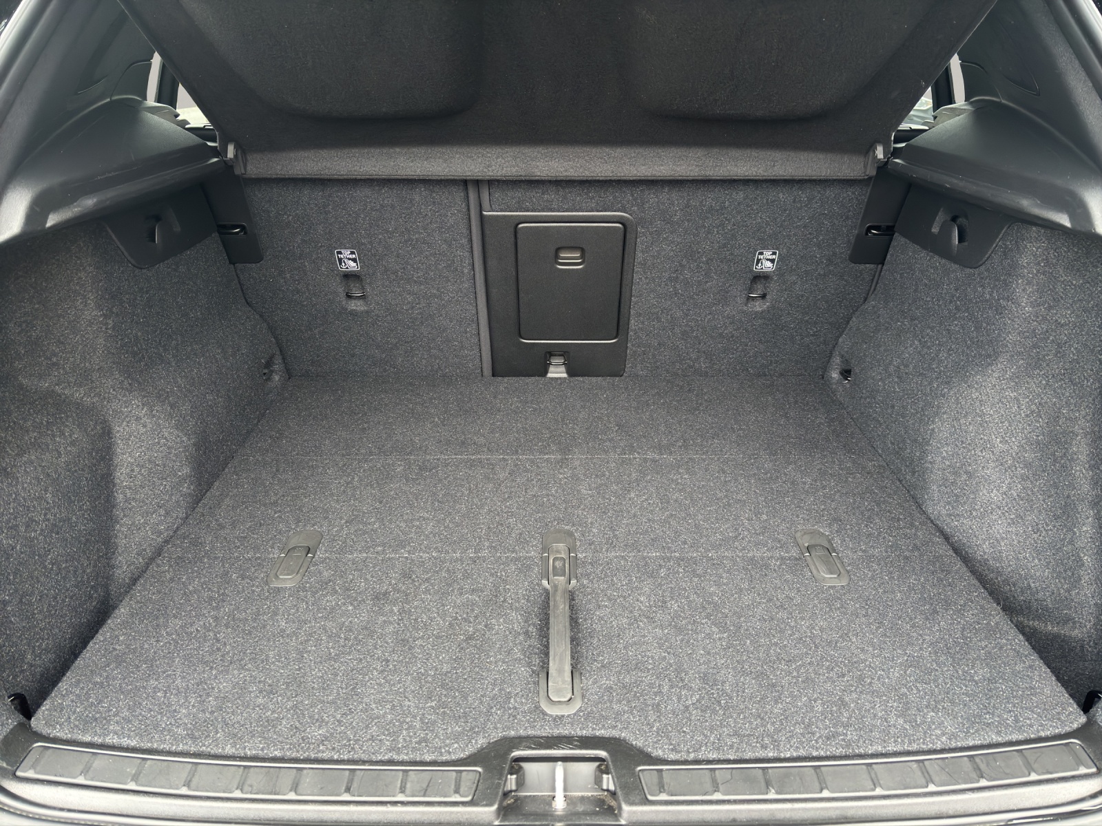 VOLVO XC40 P8 Twin Plus AWD-image-13