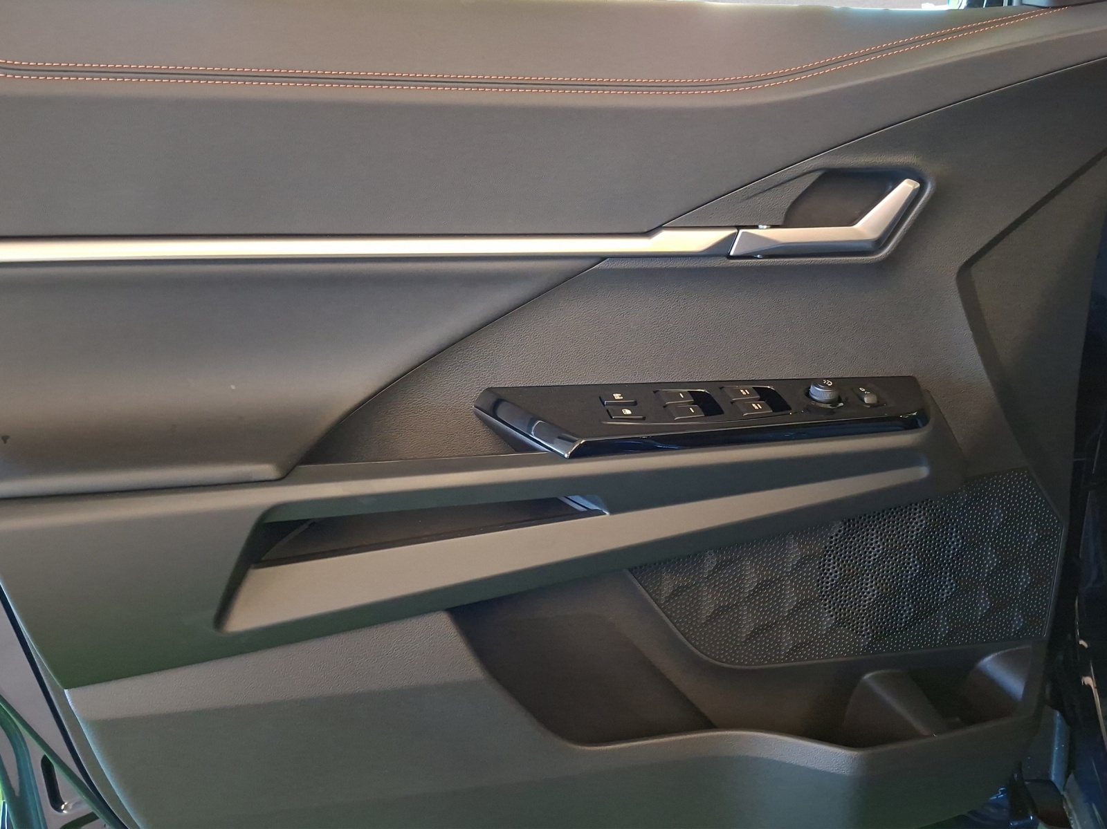 KGM-SsangYong Torres EVX Titanium-image-10