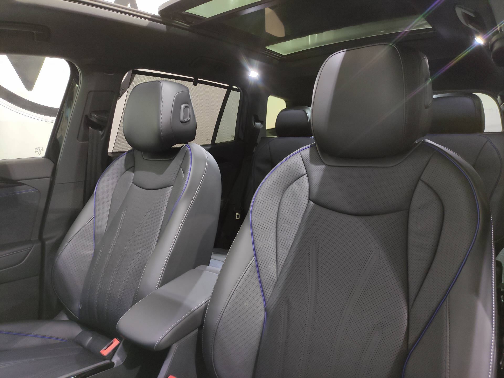 VW Tayron 2.0 TSI R-Line Plus Black-Style DSG 4motion-image-4