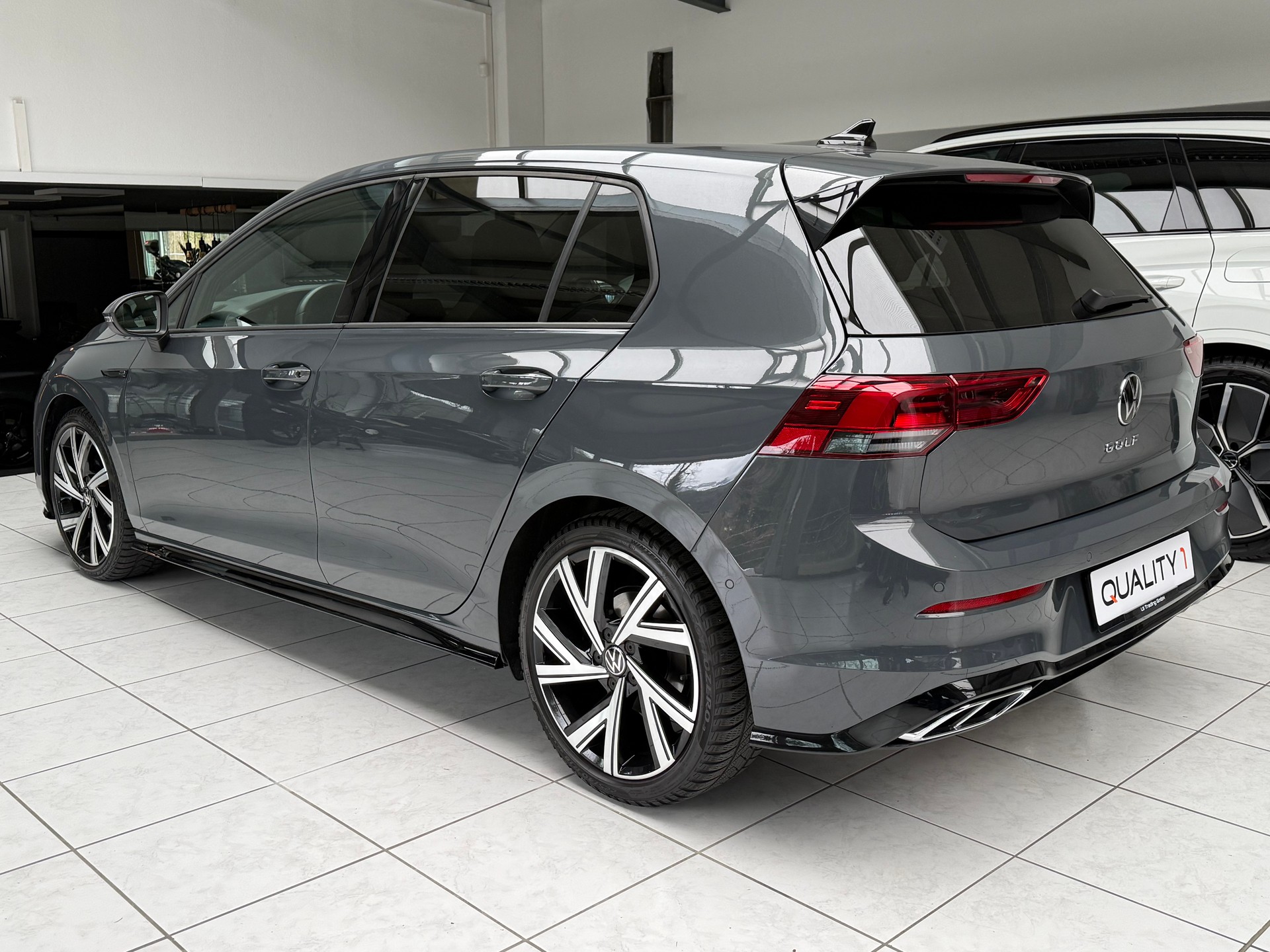 VW Golf 2.0 TDI R-Line DSG-image-2