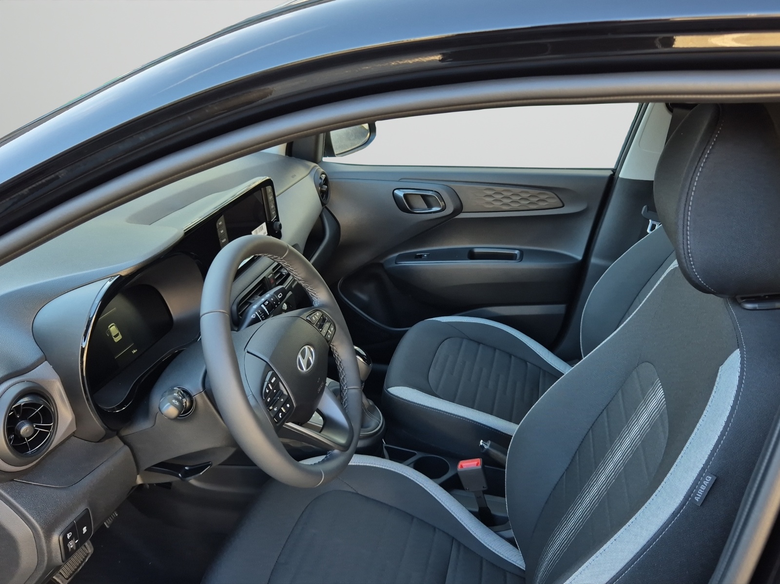 HYUNDAI i10 1.2 Amplia Aut.-image-10