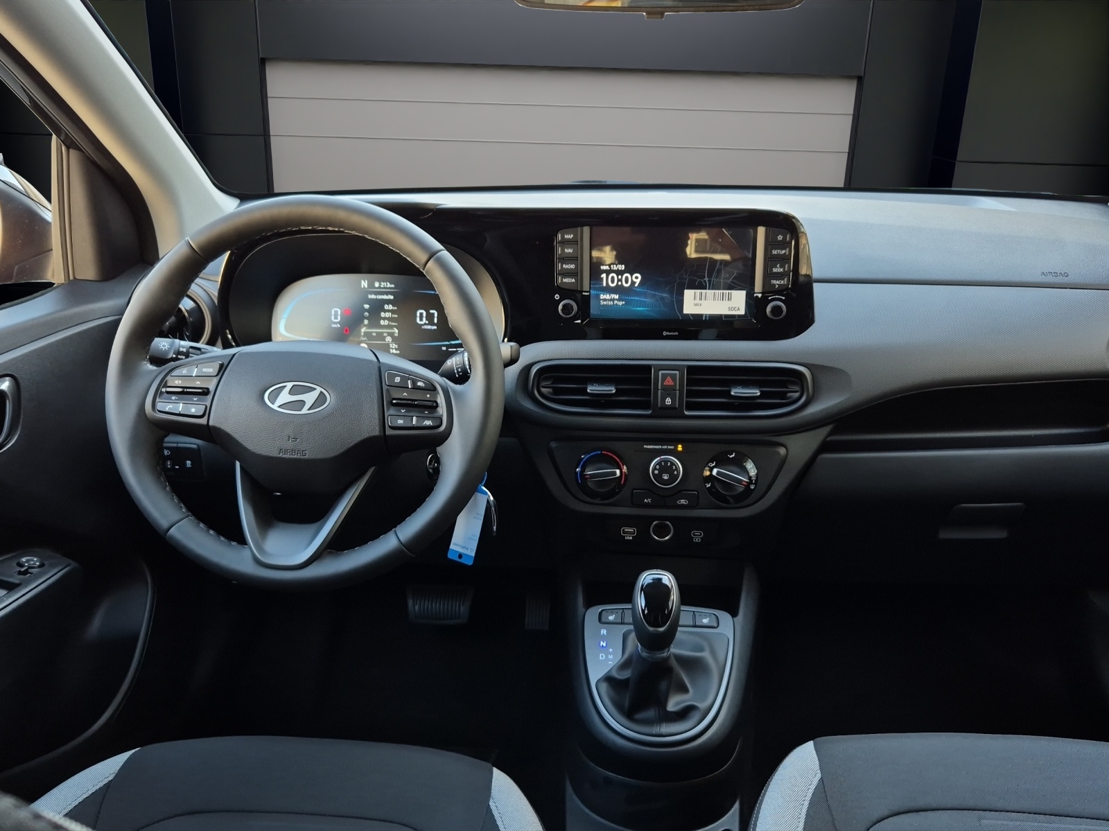 HYUNDAI i10 1.2 Amplia Aut.-image-5