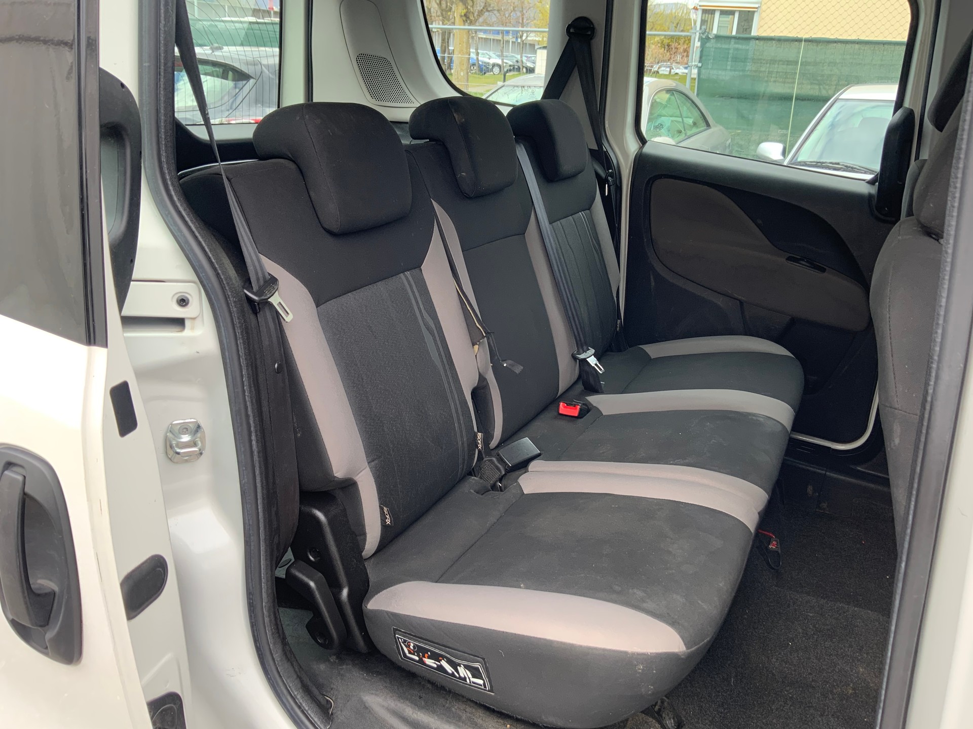 FIAT Doblò 1.6 Multi Jet Lounge-image-14