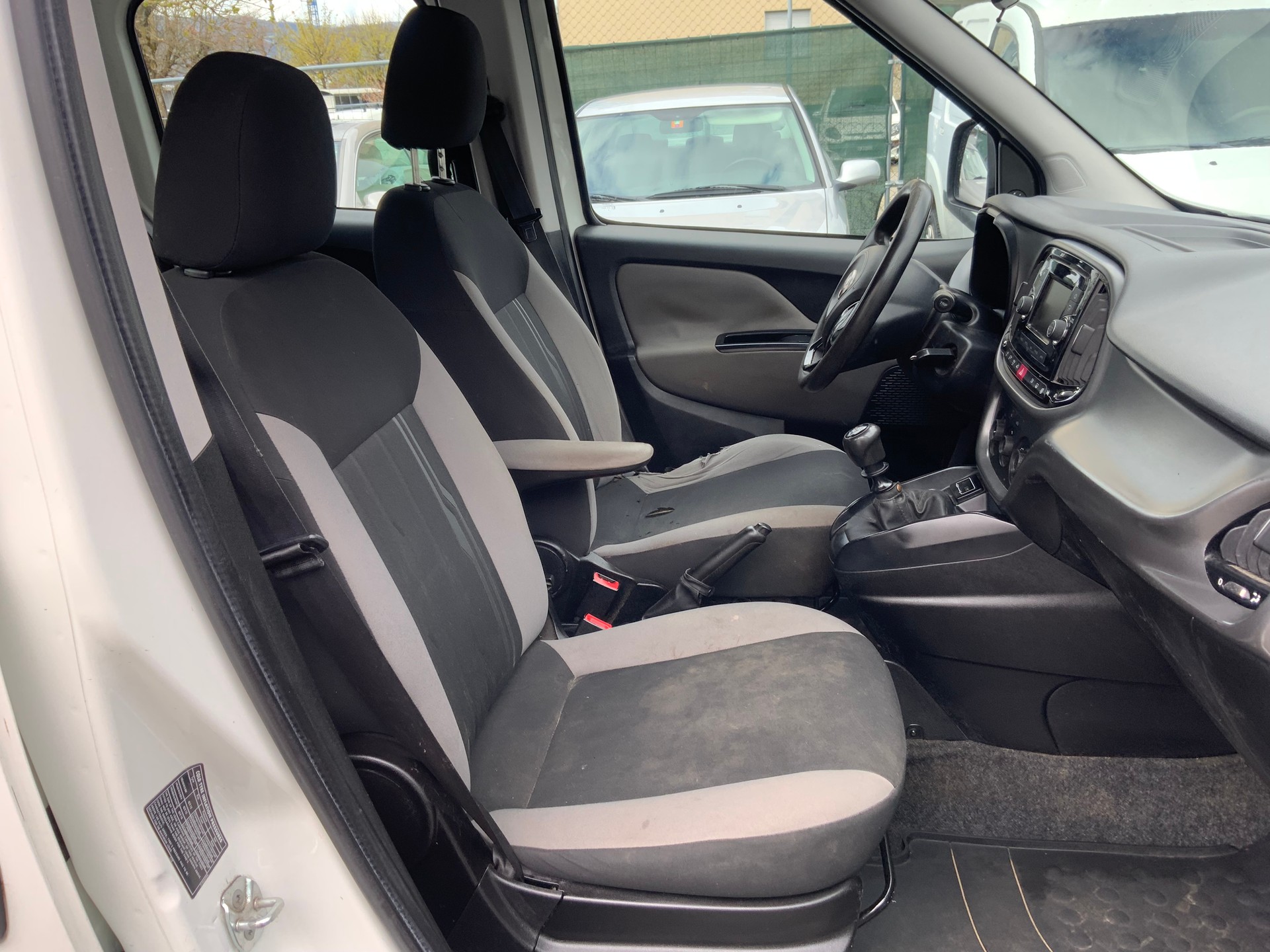 FIAT Doblò 1.6 Multi Jet Lounge-image-13