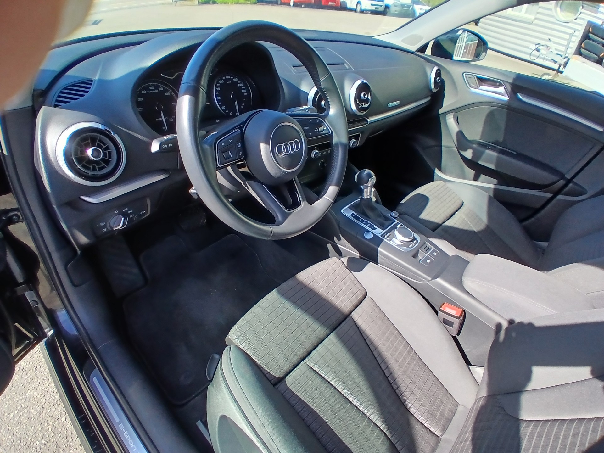 AUDI A3 Sportback 1.4 e-tron Sport S-tronic-image-9