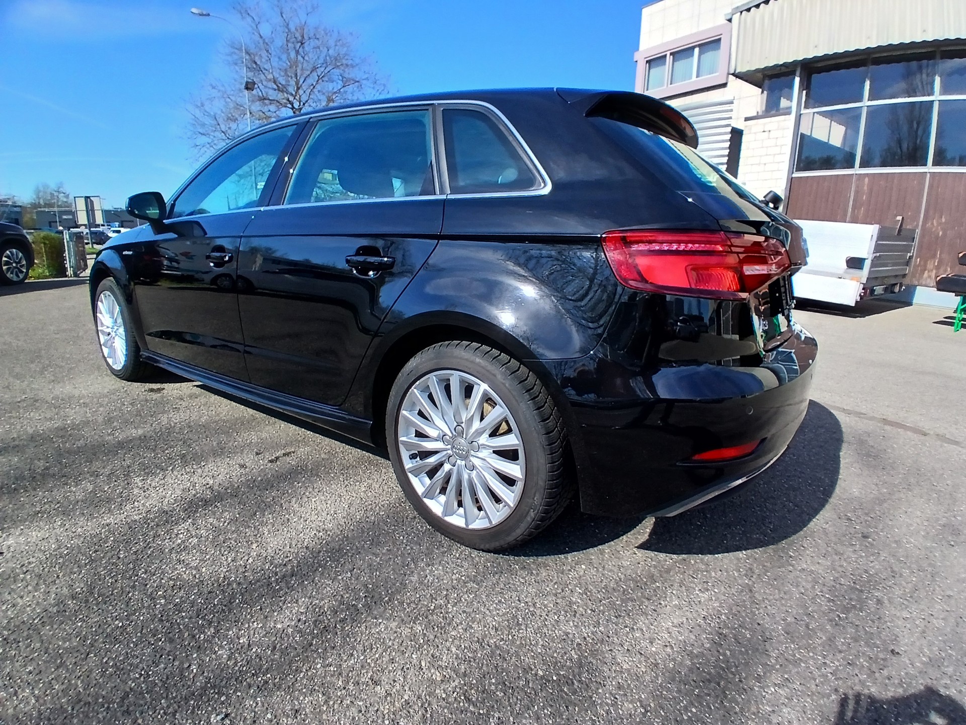 AUDI A3 Sportback 1.4 e-tron Sport S-tronic-image-2